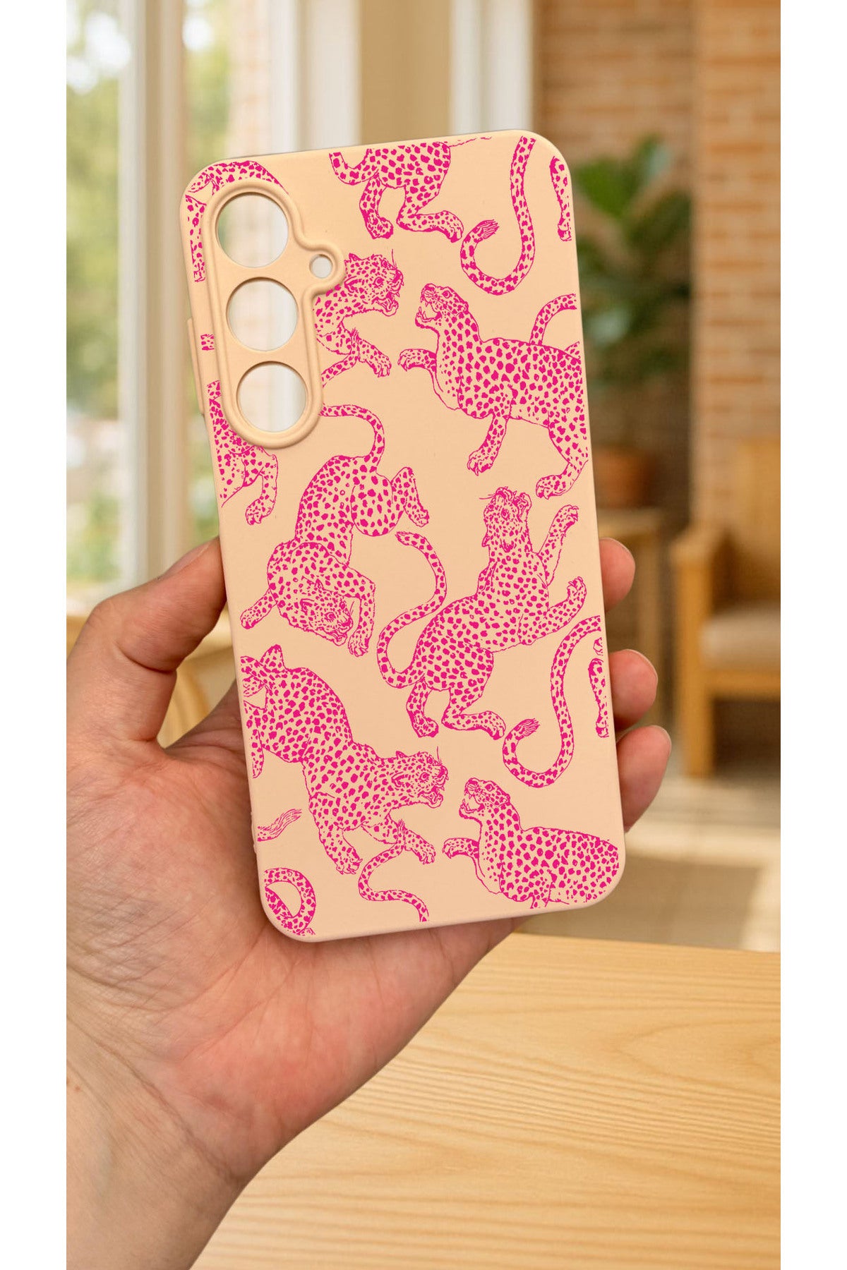 Samsung Galaxy A55 -PEMBE LEOPAR DESENLİ Silikon Darbe Emici Klasik Korumalı Rubber Kılıf