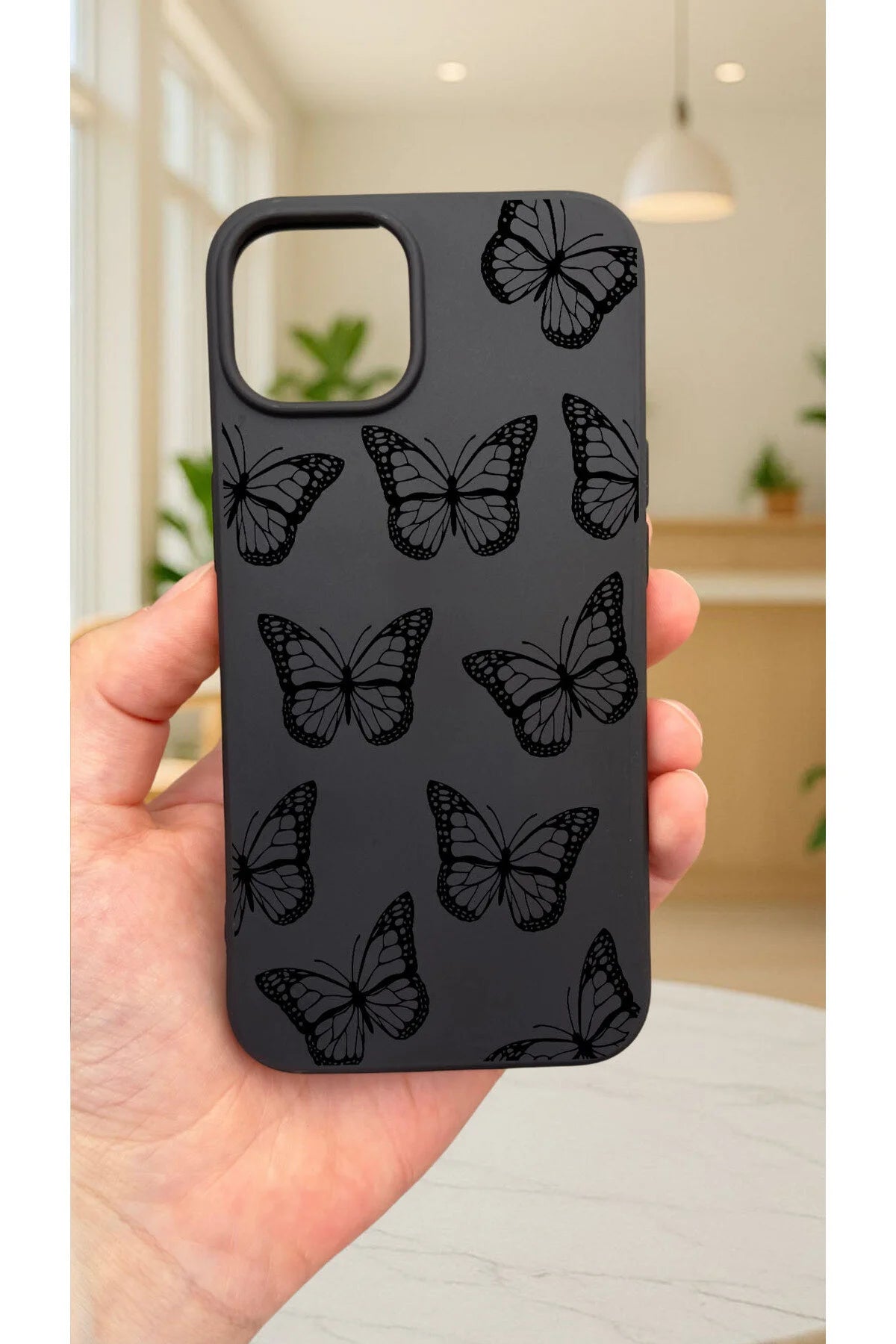 iPhone 13/14 -SİYAH KELEBEK DESENLİ Silikon Darbe Emici Klasik Korumalı Rubber Kılıf