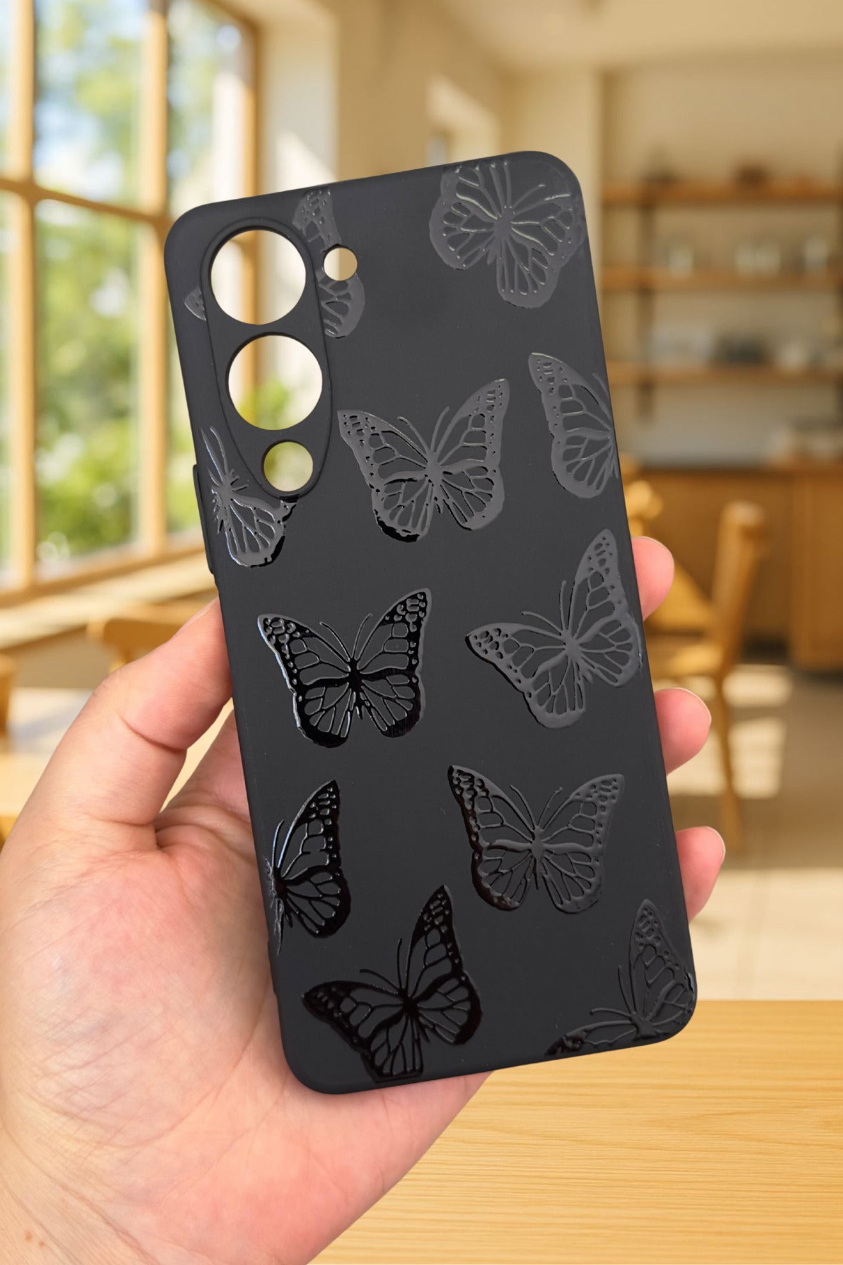 VİVO Y19 Uyumlu Siyah Kelebek Desenli Silikon Darbe Emici Klasik Korumalı Rubber Kılıf
