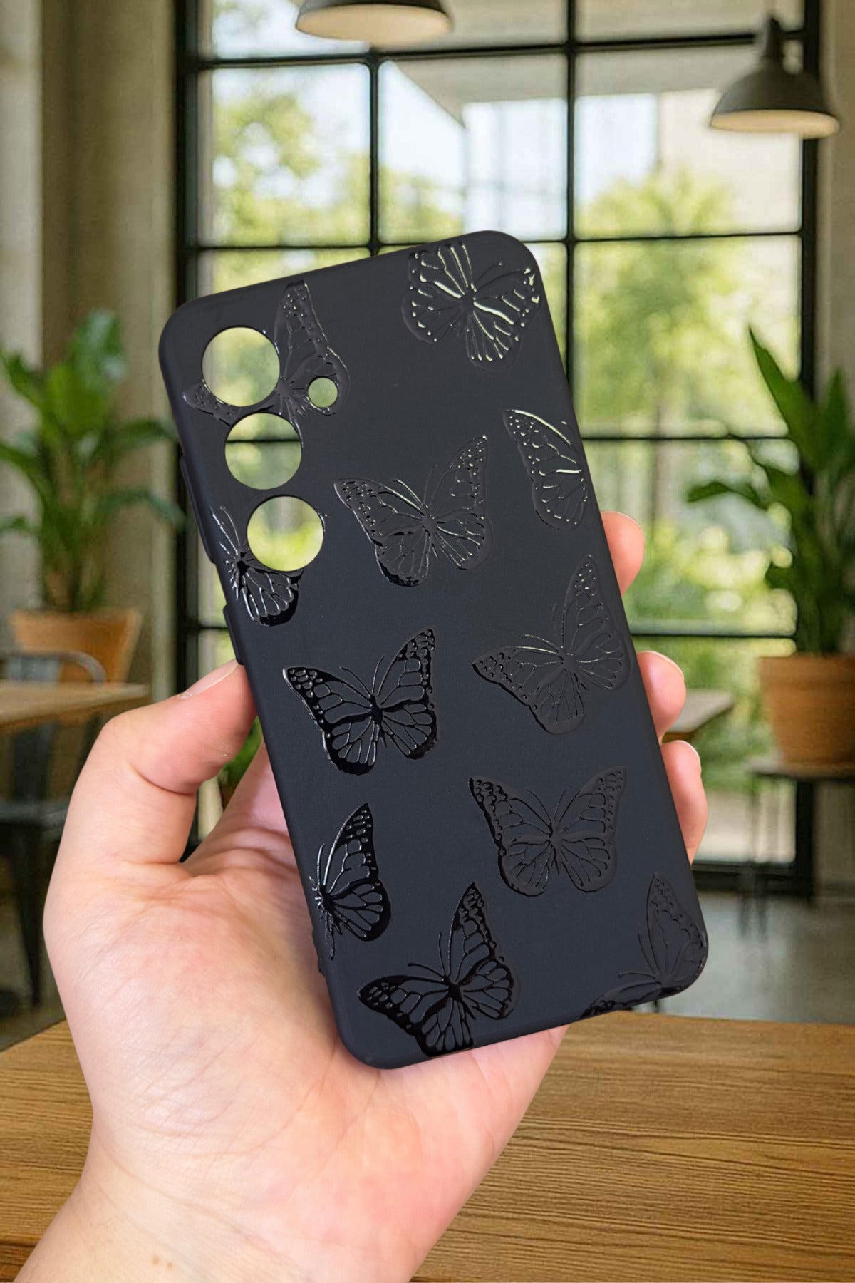 Samsung Galaxy S24 - SİYAH KELEBEK DESENLİ Silikon Darbe Emici Klasik Korumalı Rubber Kılıf