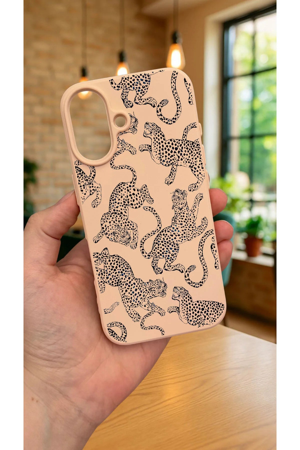 iPhone 16 Plus -LEOPAR DESENLİ Silikon Darbe Emici Klasik Korumalı Rubber Kılıf