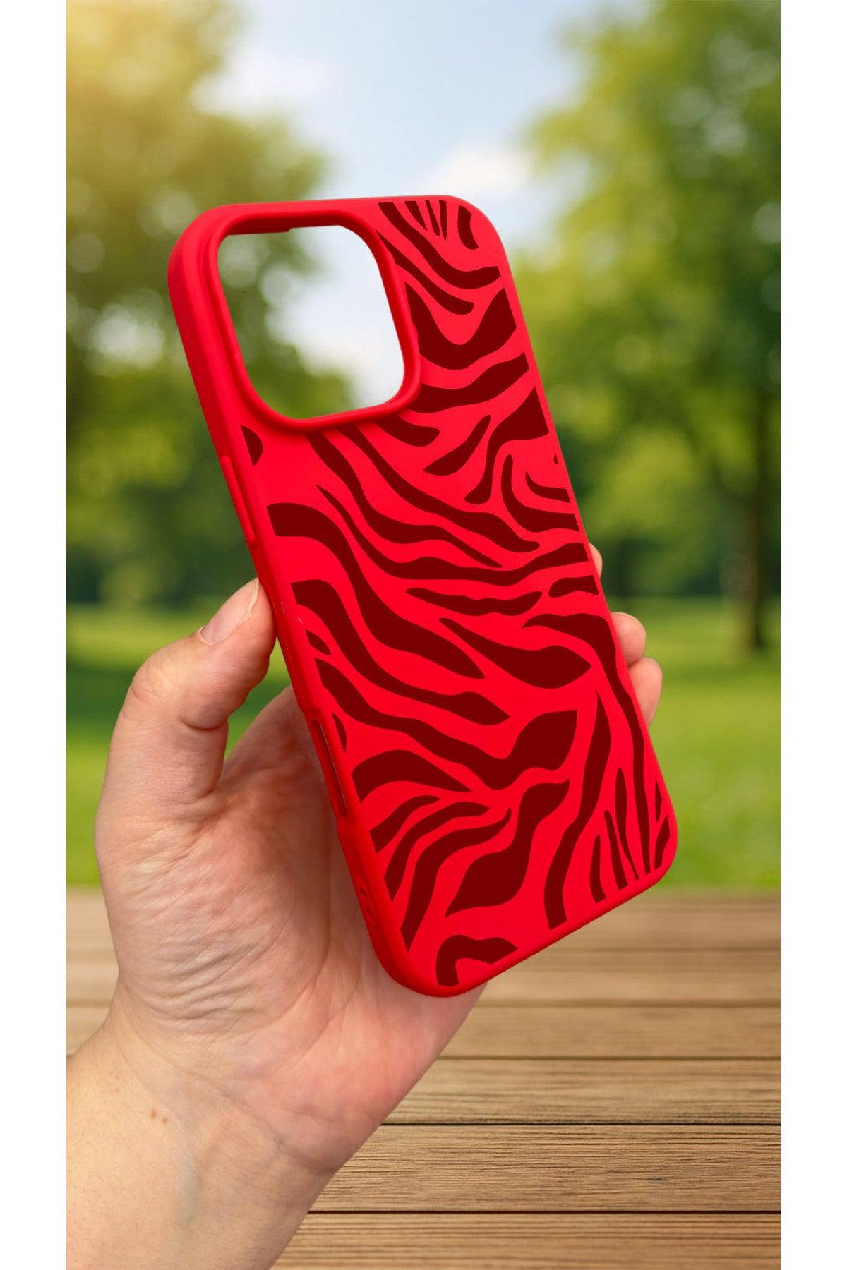 iPhone 13 -KIRMIZI ZEBRA DESENLİ Silikon Darbe Emici Klasik Korumalı Rubber Kılıf