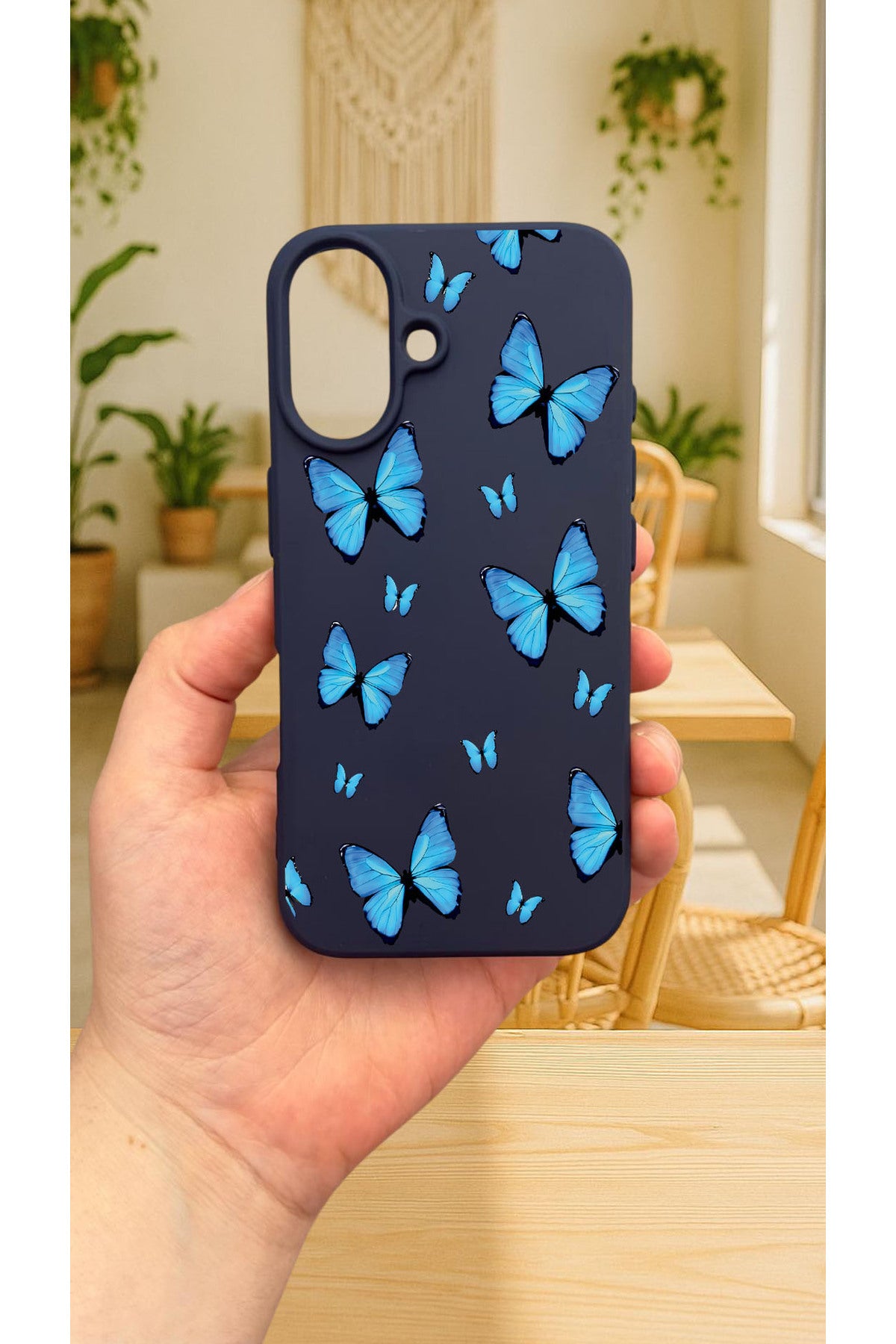 iPhone 16 -MAVİ KELEBEK DESENLİ Silikon Darbe Emici Klasik Korumalı Rubber Kılıf