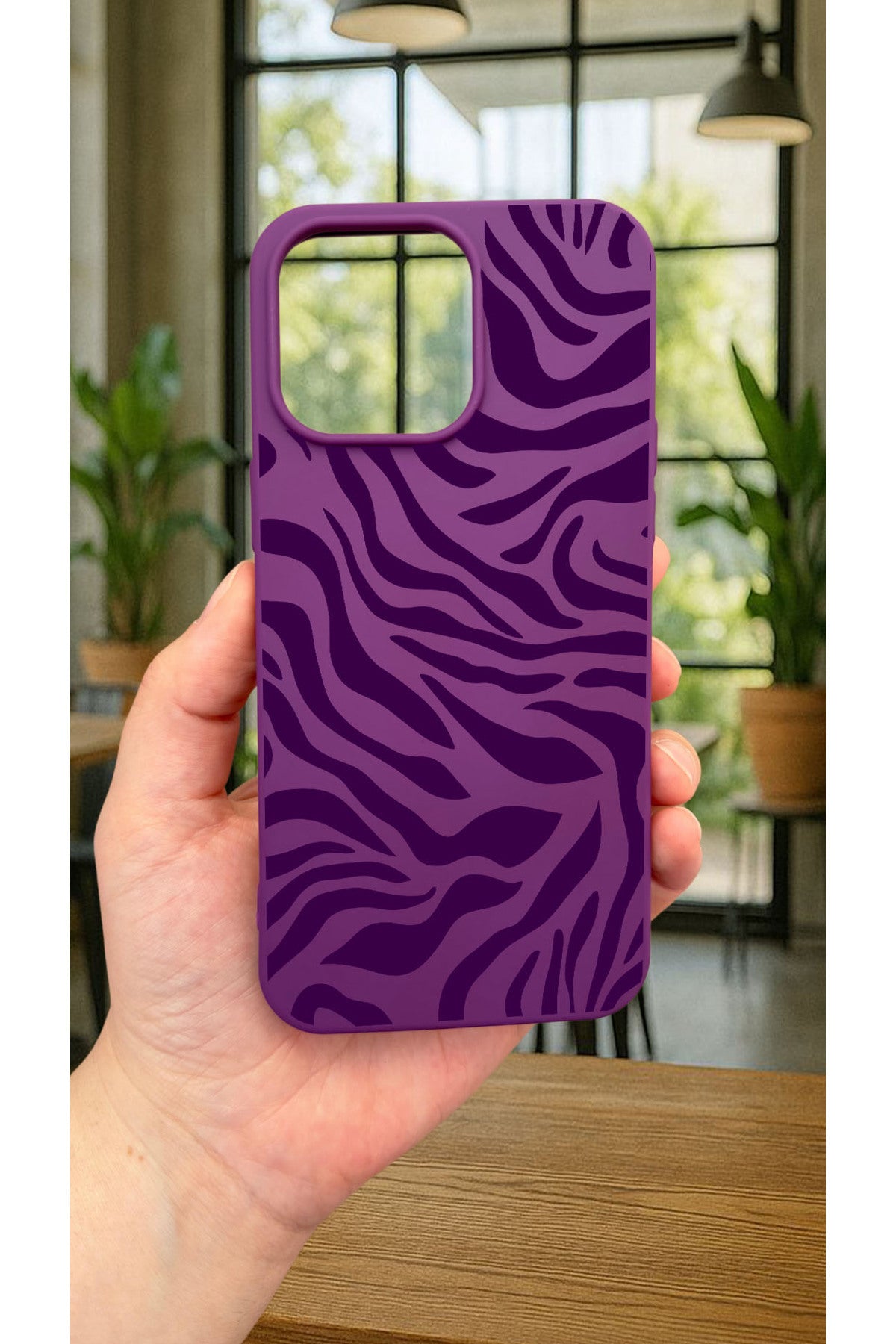 iPhone 15 Pro Max -MOR ZEBRA DESENLİ Silikon Darbe Emici Klasik Korumalı Rubber Kılıf