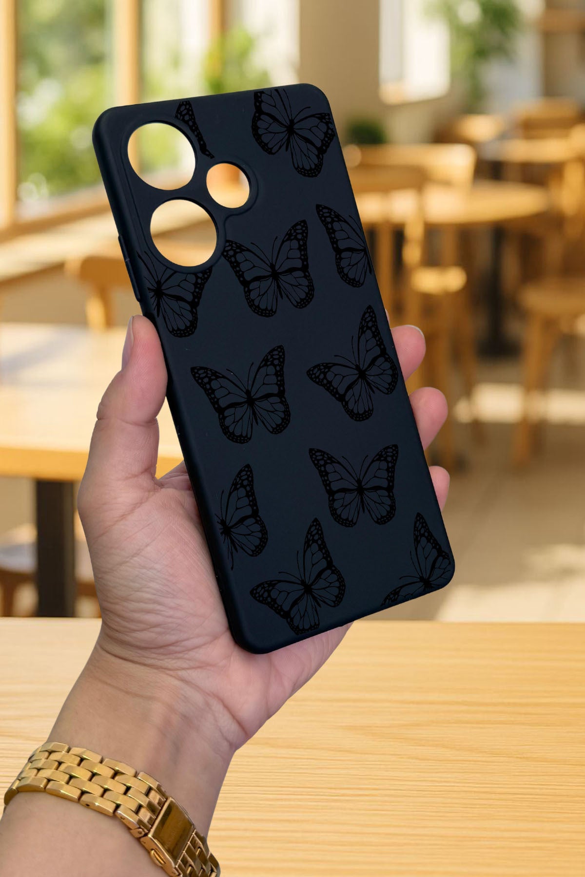 İNFİNİX HOT 30 - SİYAH KELEBEK DESENLİ Silikon Darbe Emici Klasik Korumalı Rubber Kılıf