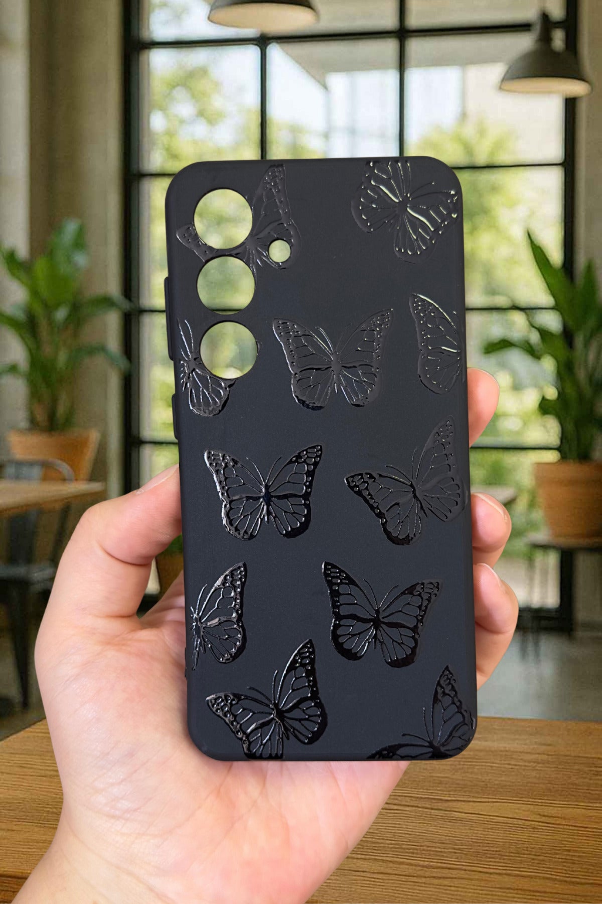 Samsung Galaxy S24 - SİYAH KELEBEK DESENLİ Silikon Darbe Emici Klasik Korumalı Rubber Kılıf