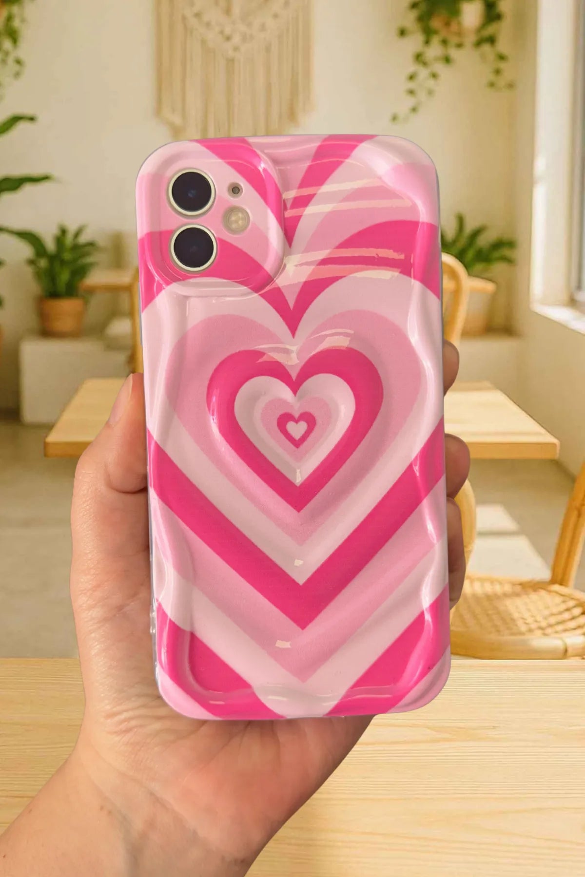 Pembe Kalpli Dalgalı Desenli Telefon Kılıfı - Şık ve Koruyucu Silikon Kılıf