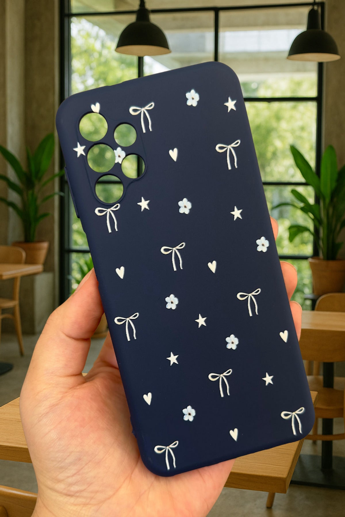 Samsung Galaxy A13 Uyumlu Mini Fiyonk Desenli Silikon Darbe Emici Klasik Korumalı Rubber Kılıf