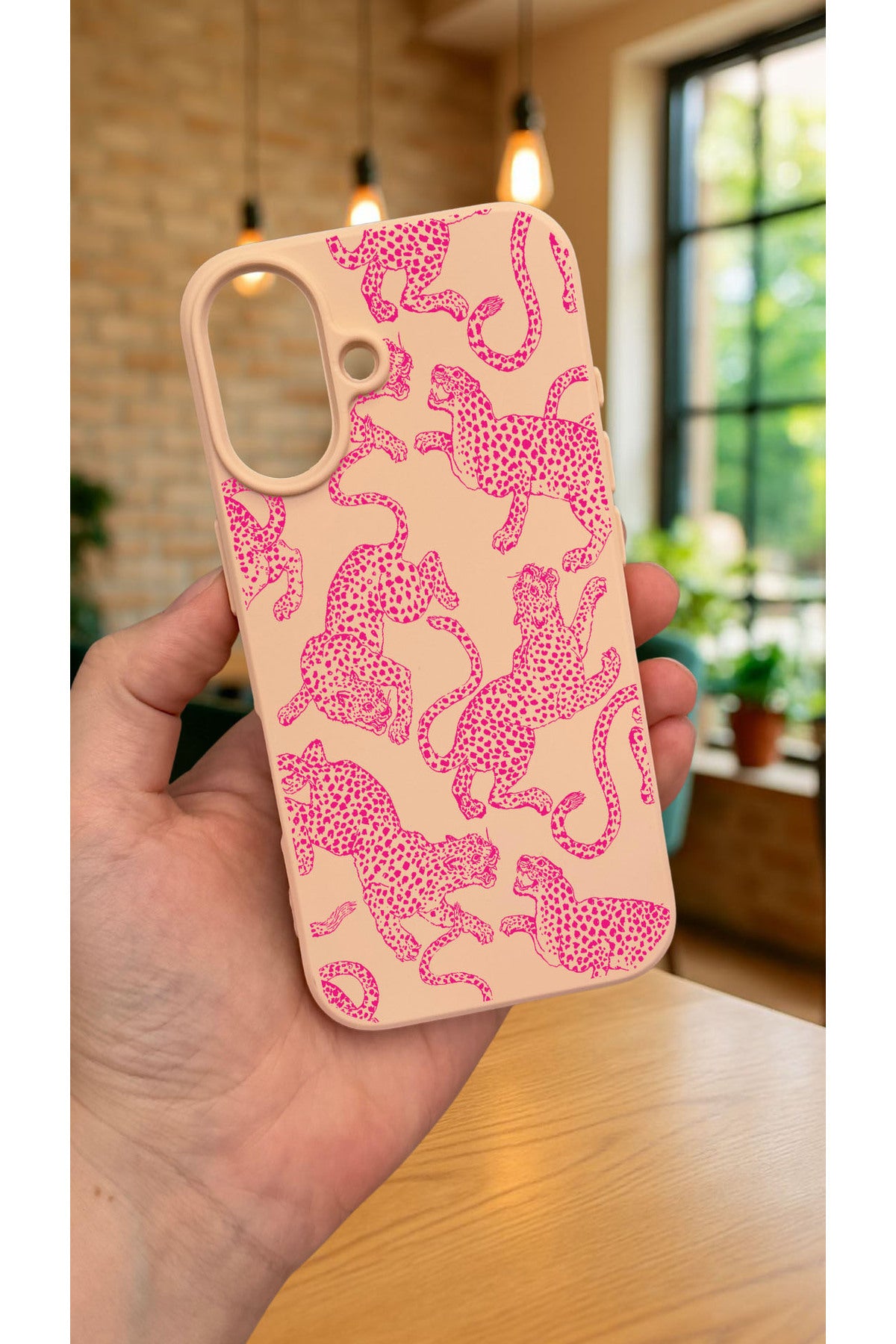 iPhone 16 Plus -PEMBE LEOPAR DESENLİ Silikon Darbe Emici Klasik Korumalı Rubber Kılıf