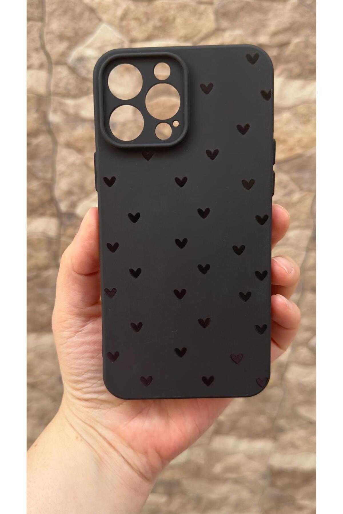 iPhone 13 Pro Max Uyumlu Mini Siyah Kalp Desenli Silikon Darbe Emici Klasik Korumalı Rubber Kılıf