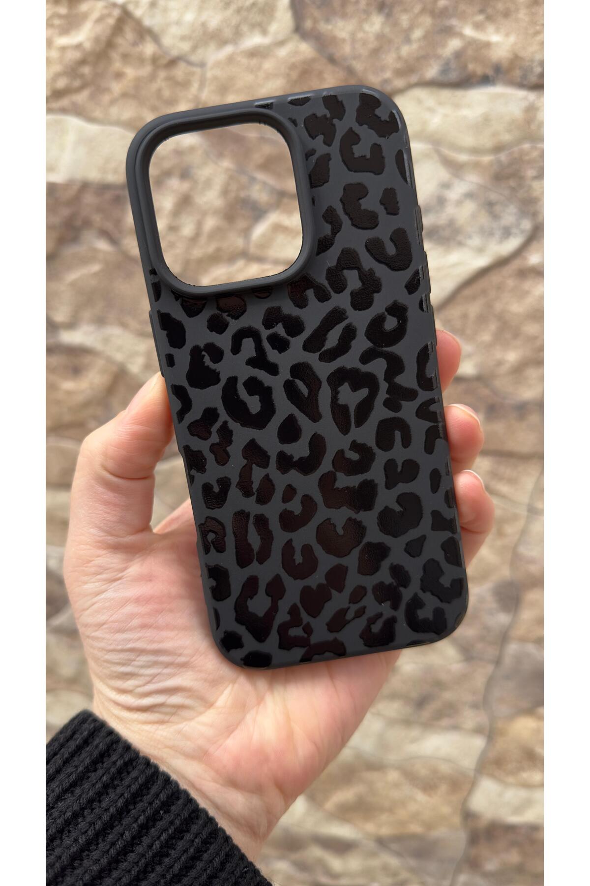 İphone 16 Pro Uyumlu Siyah Leopar Desenli Silikon Darbe Emici Klasik Korumalı Rubber Kılıf