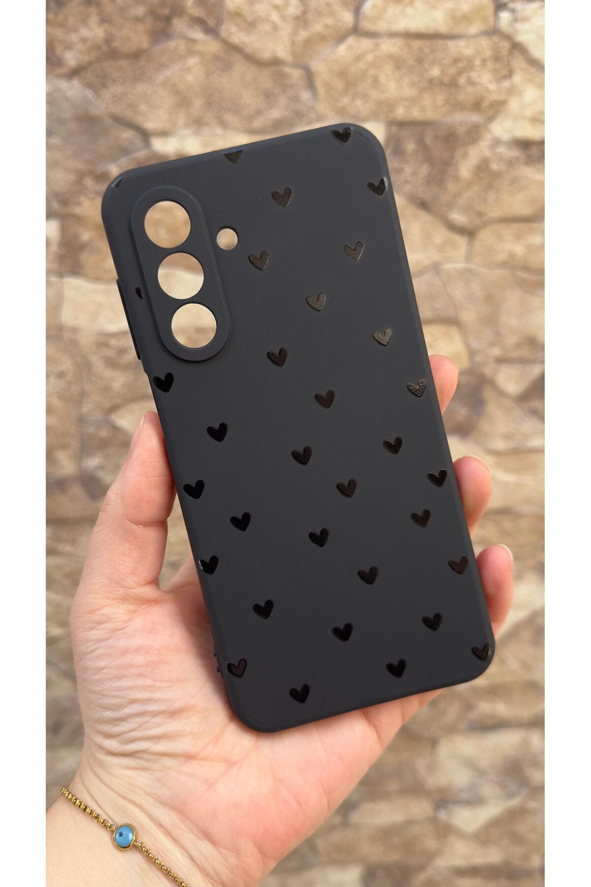 Samsung Galaxy A17 Uyumlu Mini Siyah Kalp Desenli Silikon Darbe Emici Klasik Korumalı Rubber Kılıf