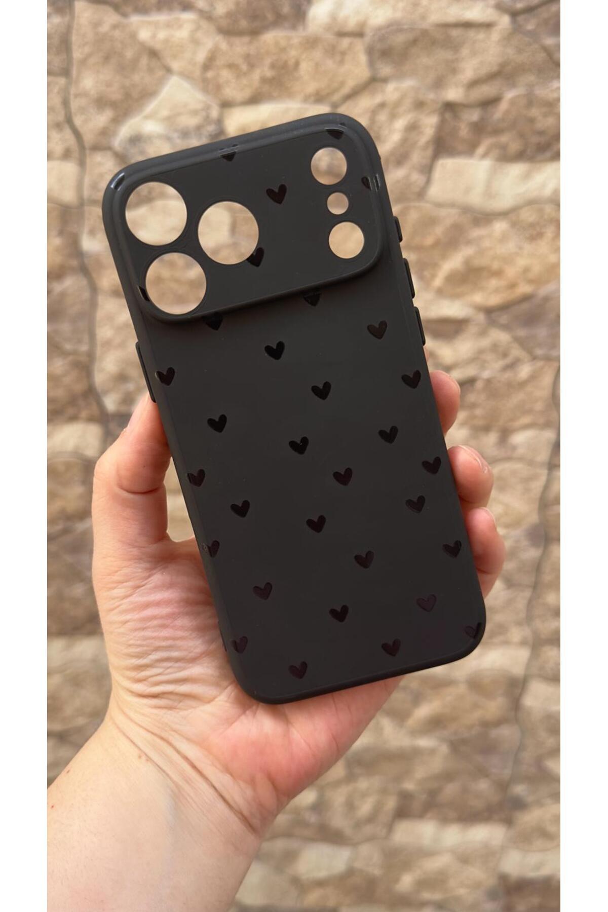 iPhone 17 Pro Max Uyumlu Mini Siyah Kalp Desenli Silikon Darbe Emici Klasik Korumalı Rubber Kılıf