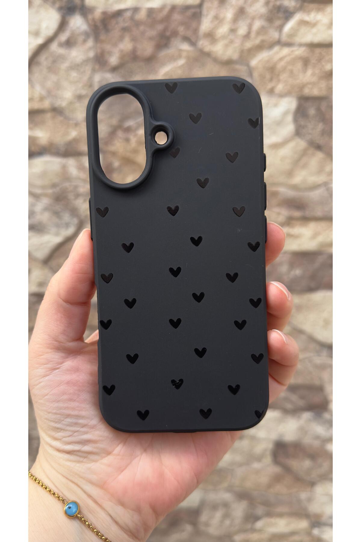 iPhone 16 Plus Uyumlu Mini Siyah Kalp Desenli Silikon Darbe Emici Klasik Korumalı Rubber Kılıf