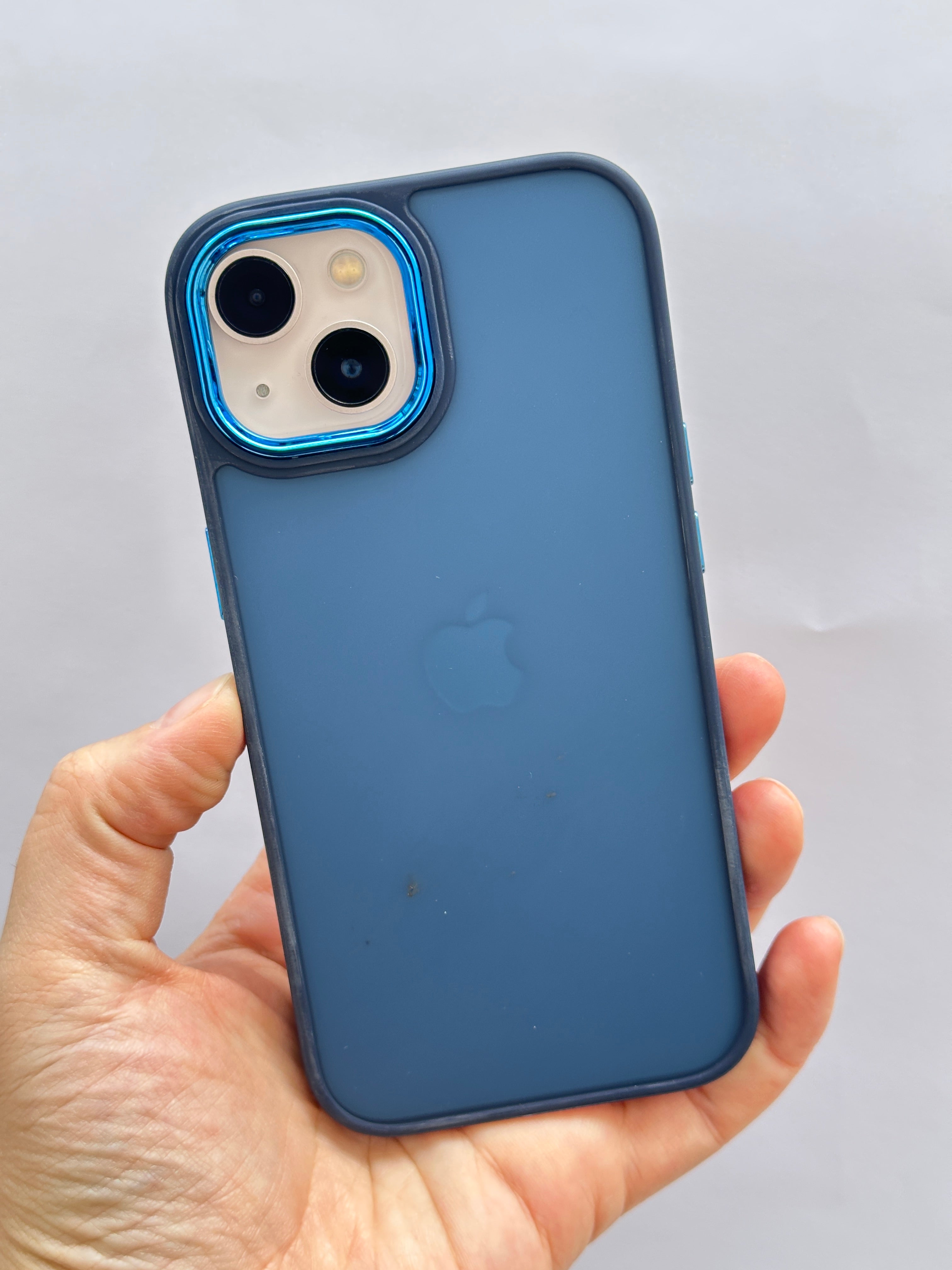 iPhone 13 Arkası Mat Yanları Mat Logo Gösteren Kamera Çıkıntılı Mat Perfect Kılıf