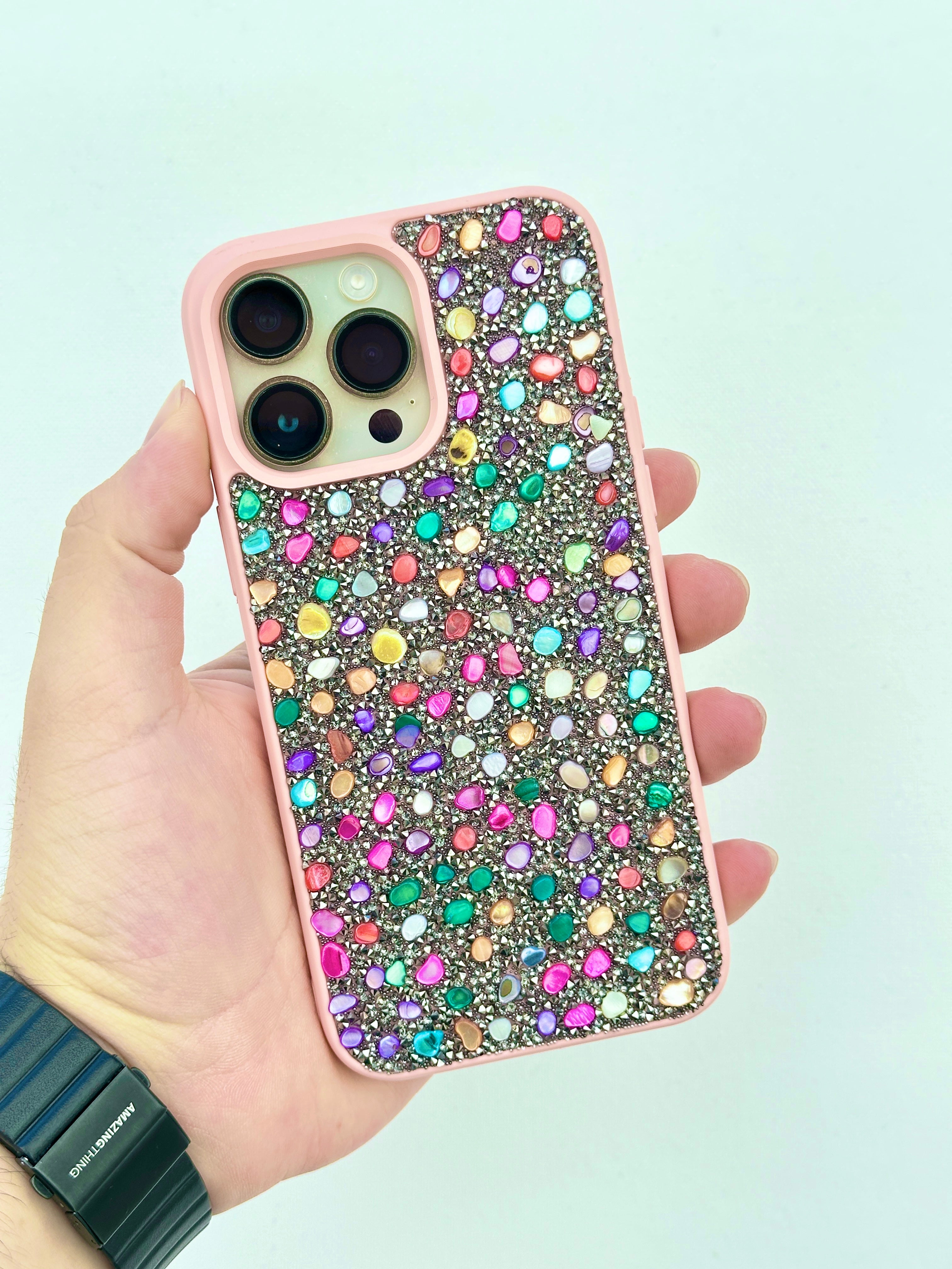 iPhone 14 Pro Max Göz Alıcı Mercan Taşlı İçi Kadife Kaplamalı Yanları Silikon Kılıf