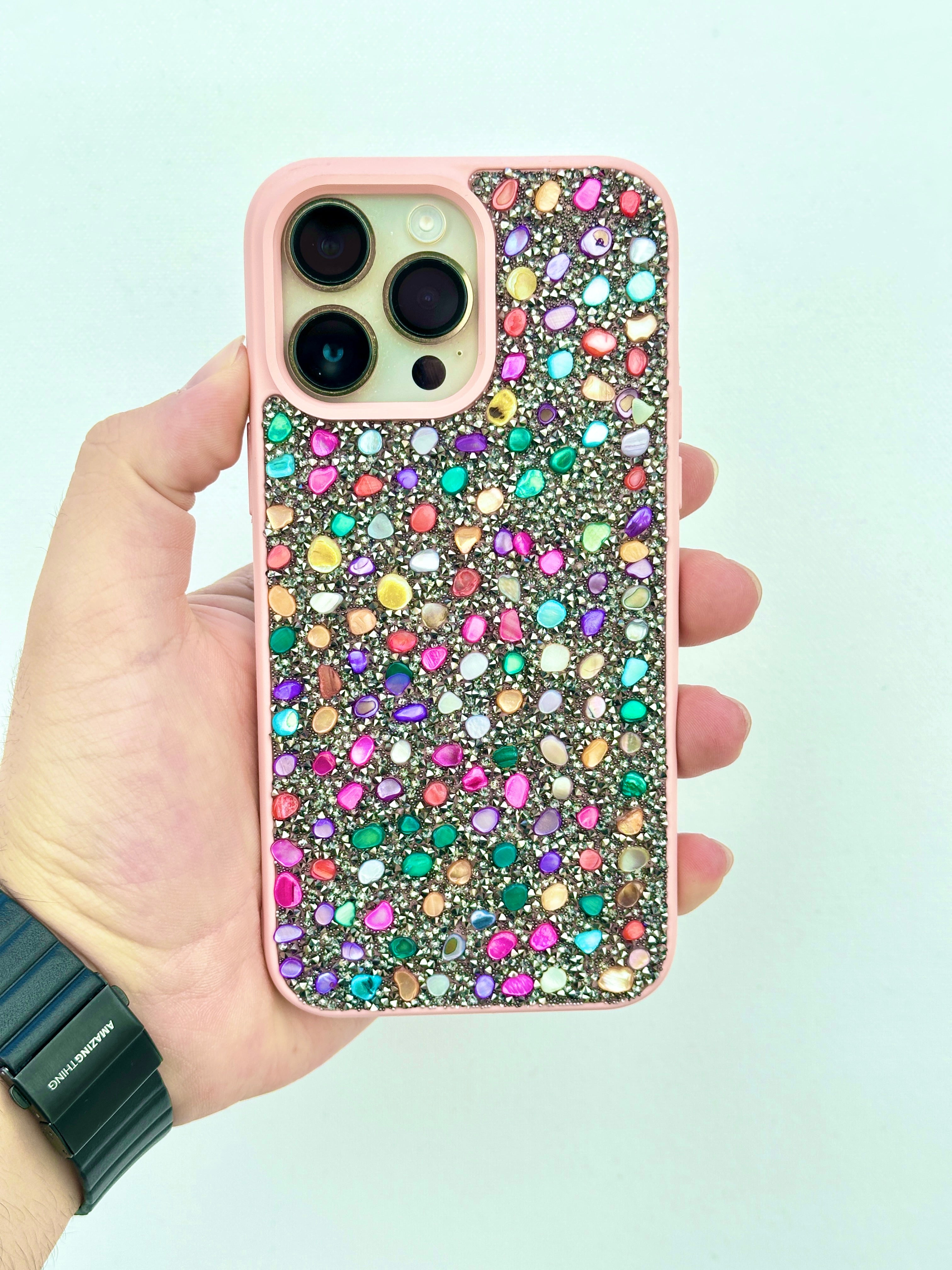 iPhone 14 Pro Max Göz Alıcı Mercan Taşlı İçi Kadife Kaplamalı Yanları Silikon Kılıf