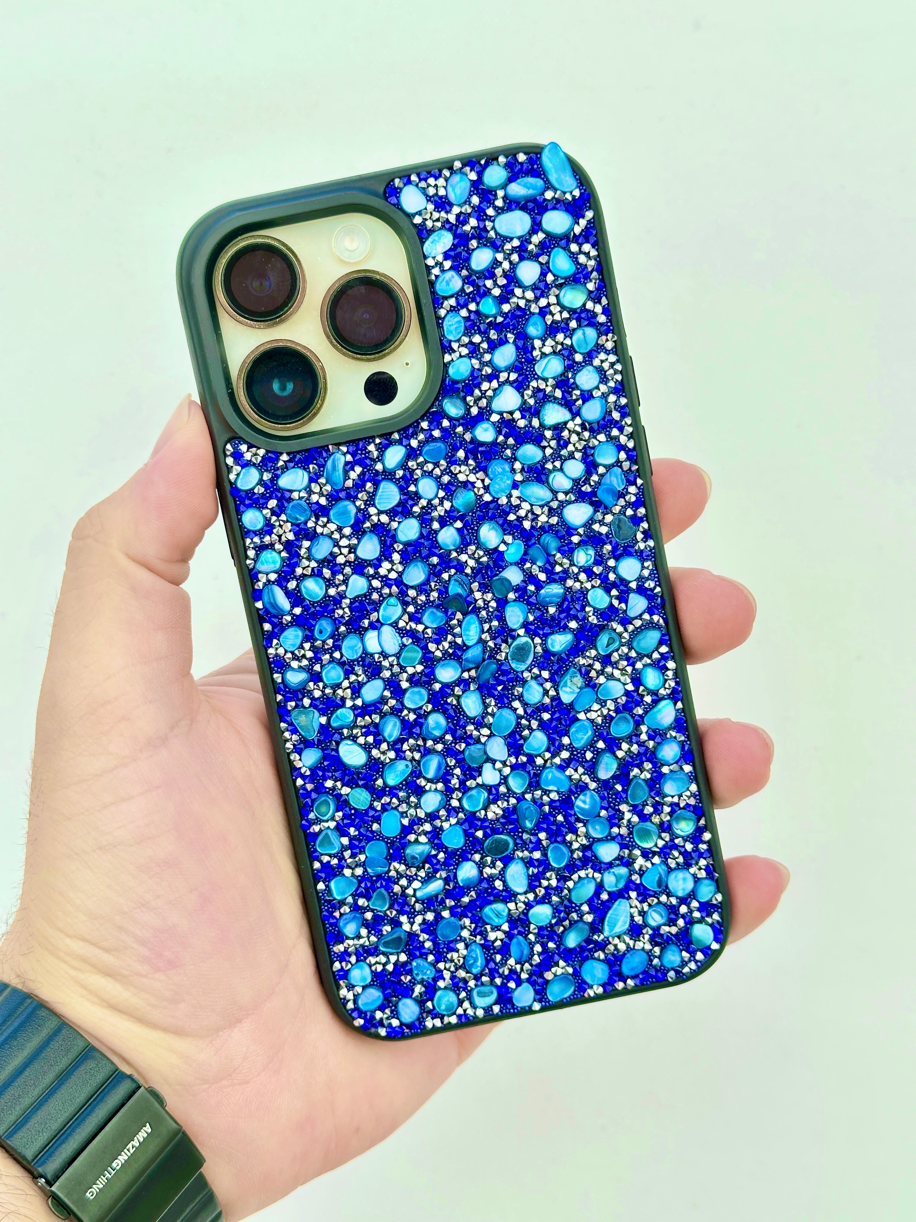 iPhone 14 Pro Max Göz Alıcı Mercan Taşlı İçi Kadife Kaplamalı Yanları Silikon Kılıf