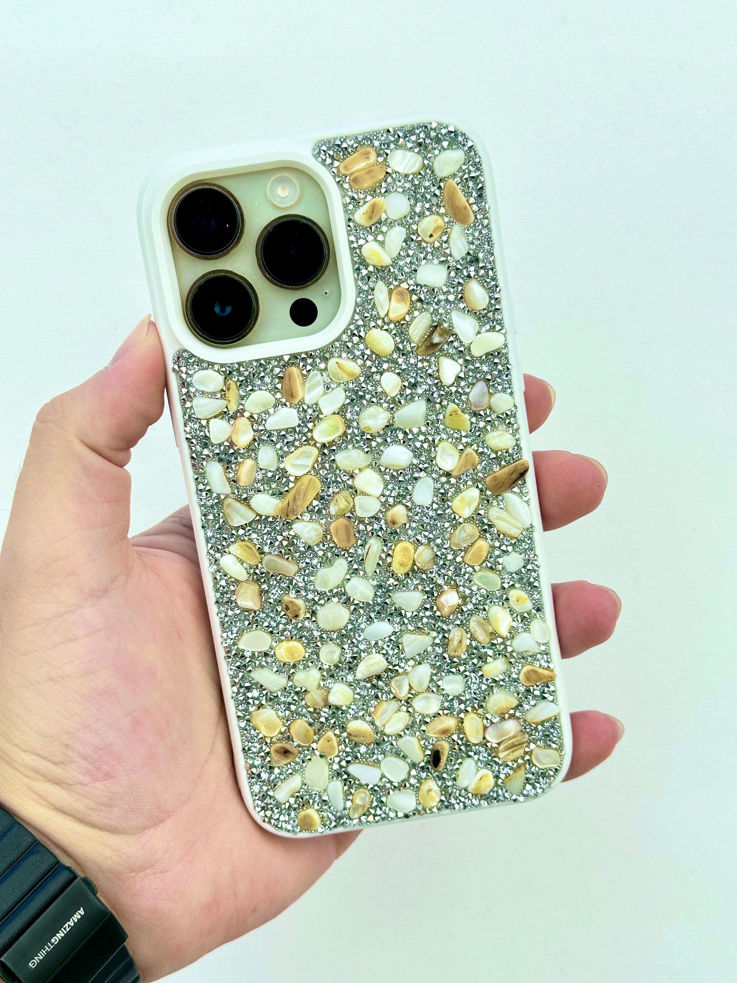 iPhone 14 Pro Max Göz Alıcı Mercan Taşlı İçi Kadife Kaplamalı Yanları Silikon Kılıf