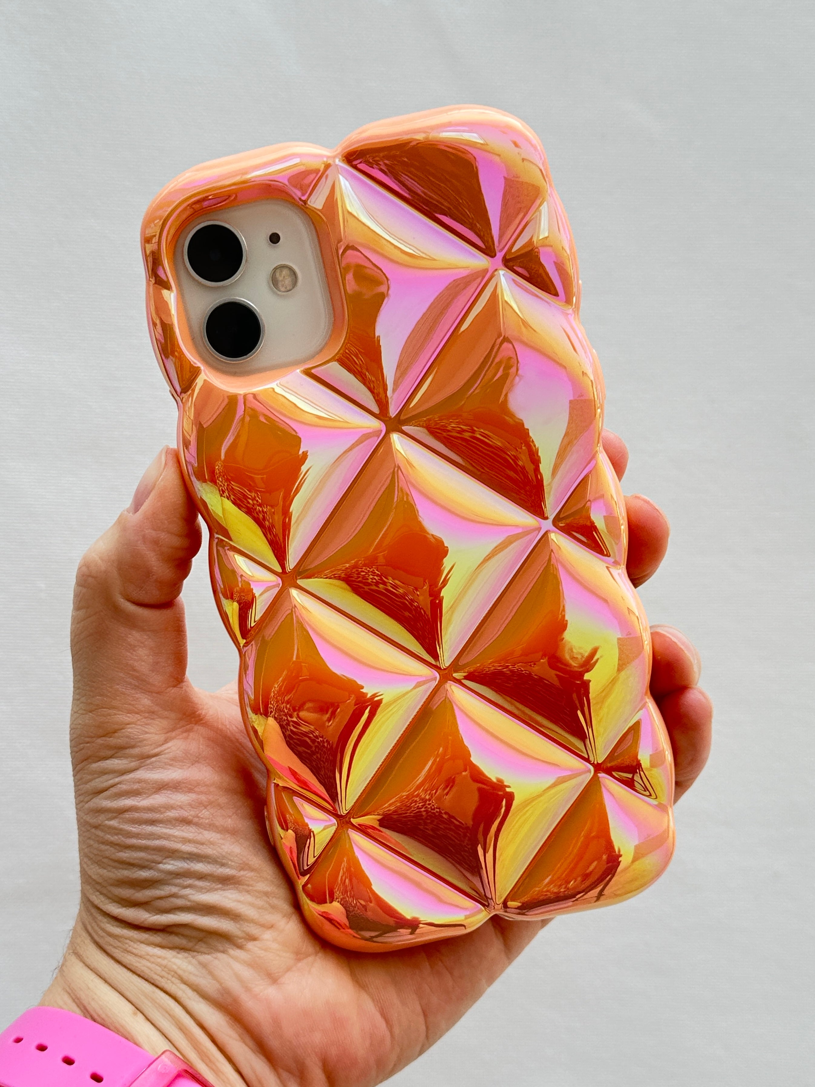 iPhone 11 Kabartma Desenli 3D Darbe Emici Ultra Sağlam Pufy Kılıf