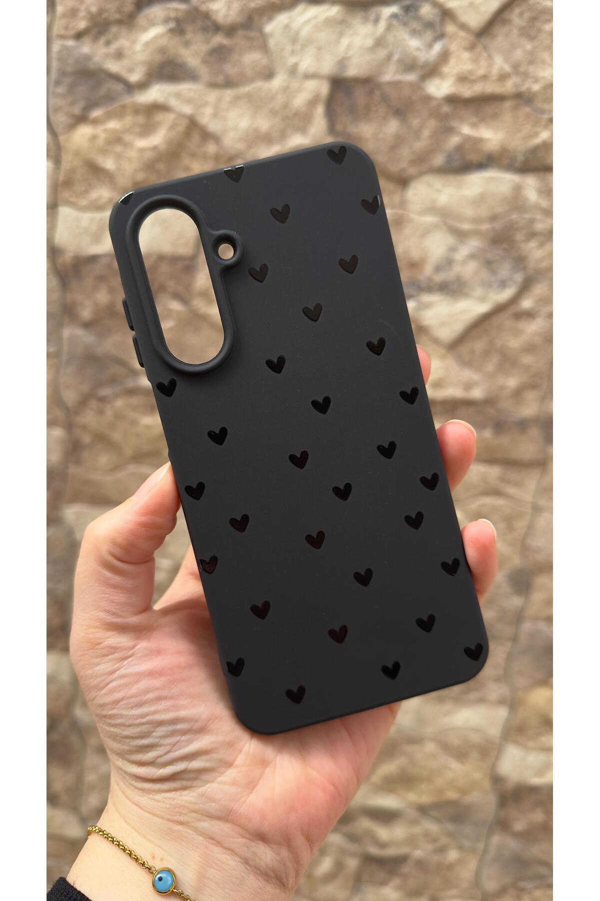 Samsung Galaxy A26 Uyumlu Mini Siyah Kalp Desenli Silikon Darbe Emici Klasik Korumalı Rubber Kılıf