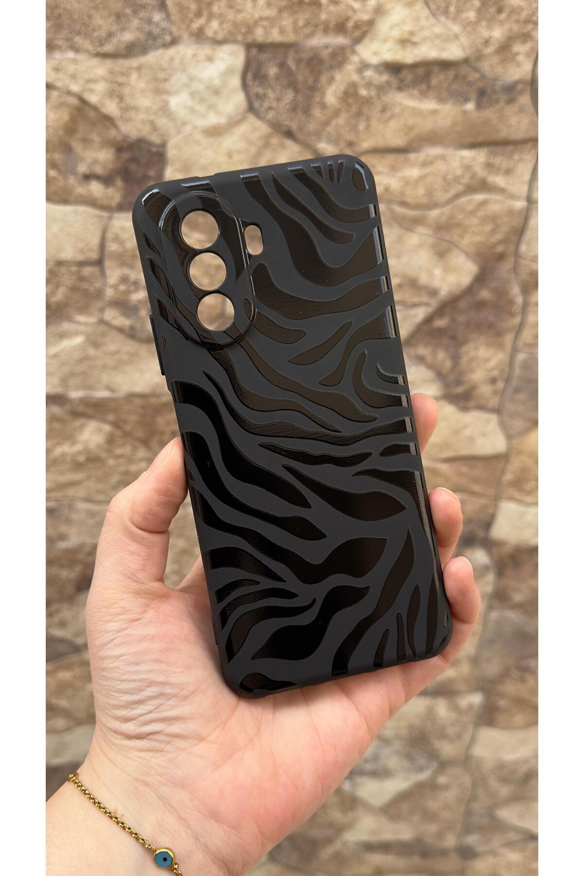 Huawei Nova Y70 Uyumlu Zebra Desenli Silikon Darbe Emici Klasik Korumalı Rubber Kılıf
