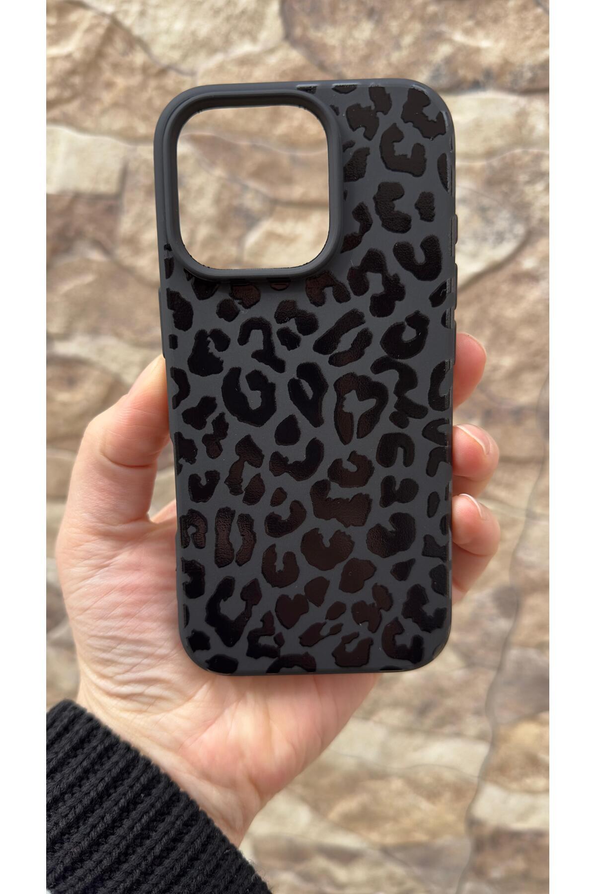 İphone 16 Pro Uyumlu Siyah Leopar Desenli Silikon Darbe Emici Klasik Korumalı Rubber Kılıf