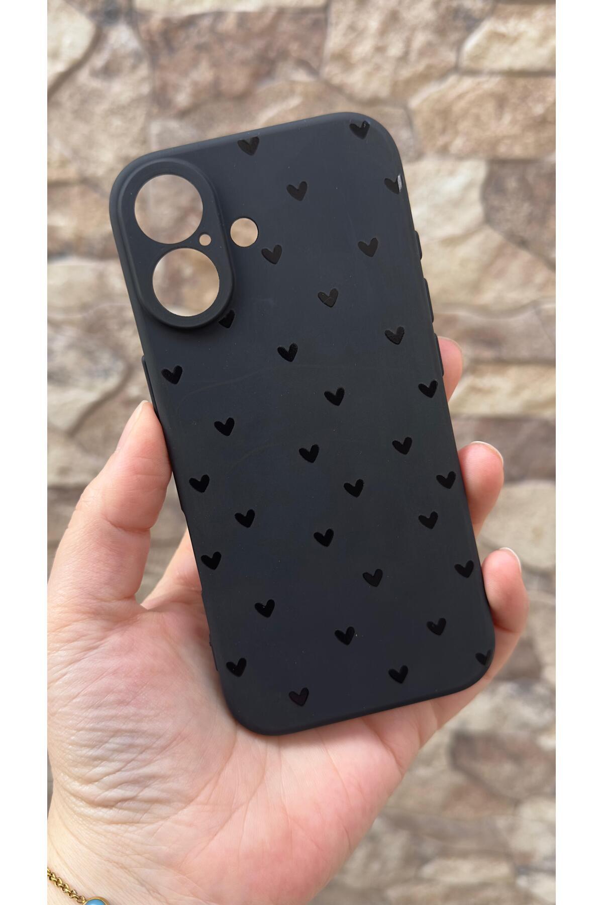 iPhone 17 Uyumlu Mini Siyah Kalp Desenli Silikon Darbe Emici Klasik Korumalı Rubber Kılıf