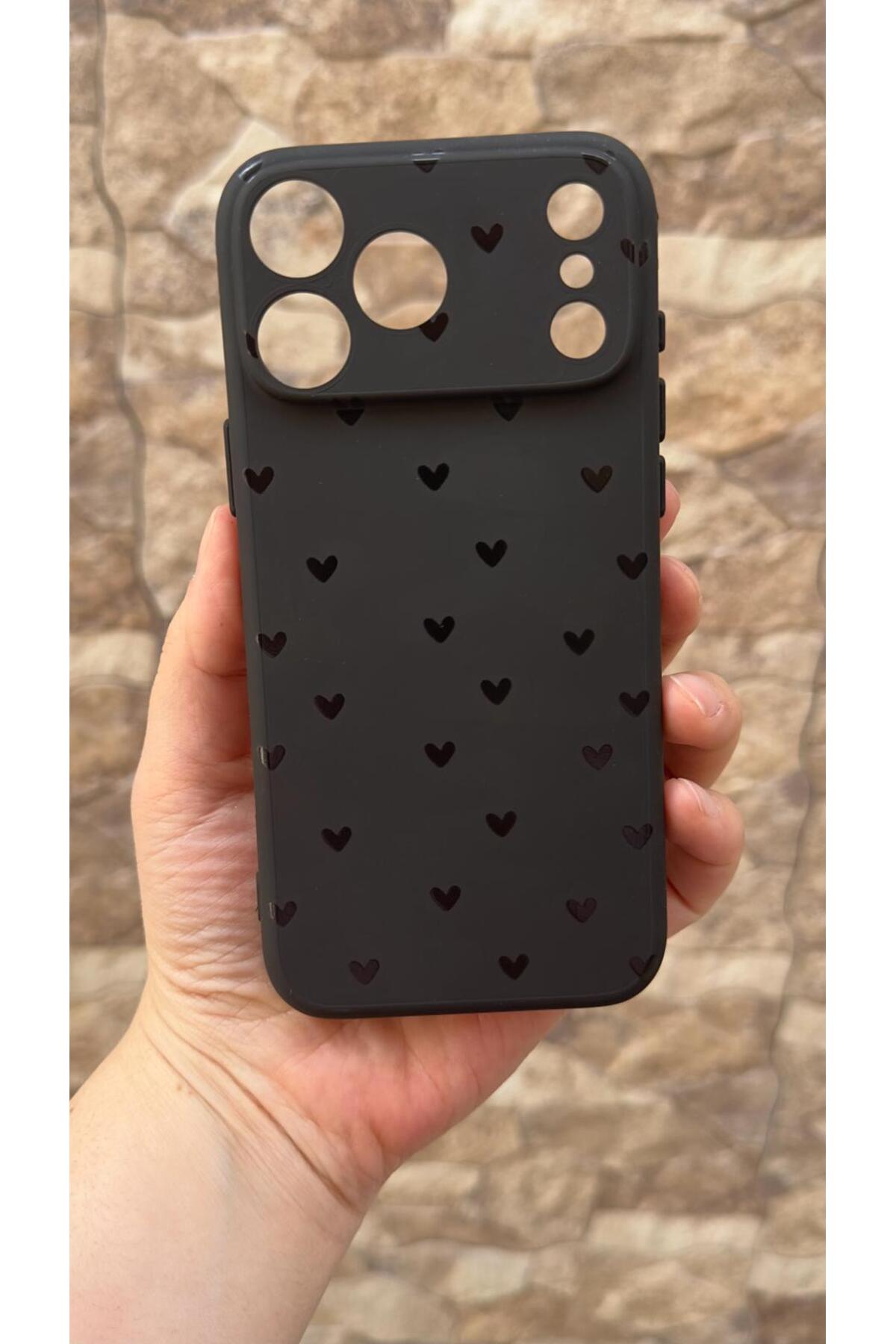 iPhone 17 Pro Uyumlu Mini Siyah Kalp Desenli Silikon Darbe Emici Klasik Korumalı Rubber Kılıf