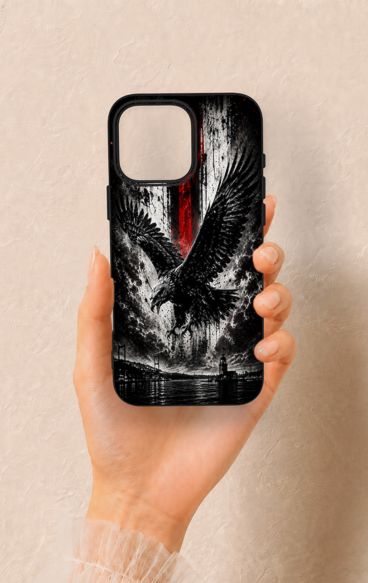 iPhone 16 Pro Max Uyumlu Kara Kartal Desenli Silikon Kılıf