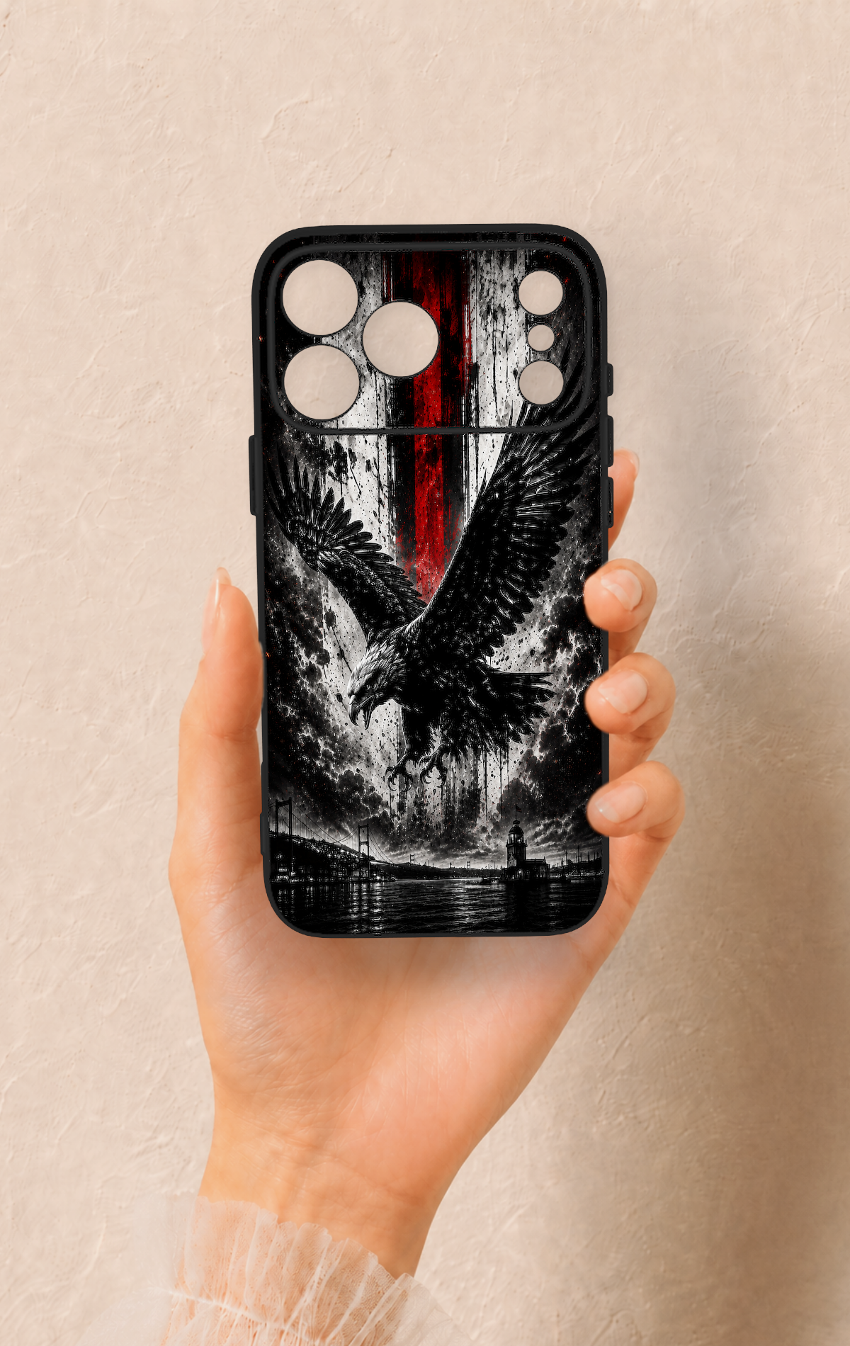 iPhone 17 Pro Max Uyumlu Kara Kartal Desenli Silikon Kılıf
