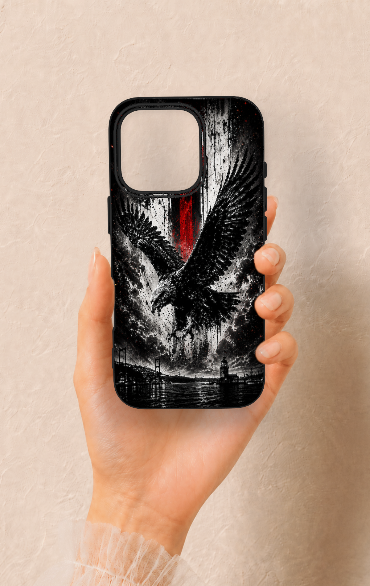 iPhone 16 Pro Uyumlu Kara Kartal Desenli Silikon Kılıf