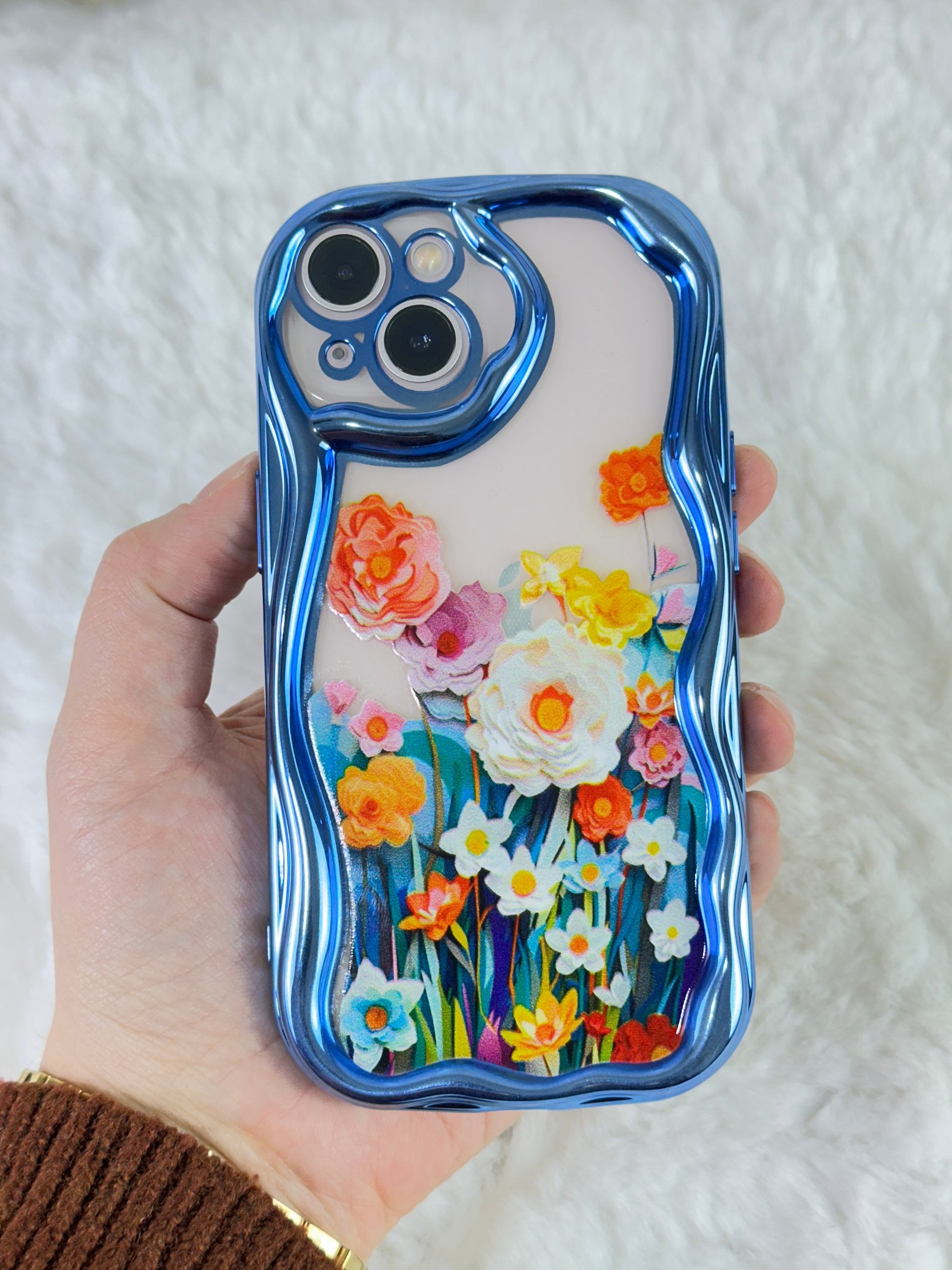 iPhone 13 Dalgalı Kenarlı Renkli Çiçek Desenli Kamera Korumalı Bloss Kılıf