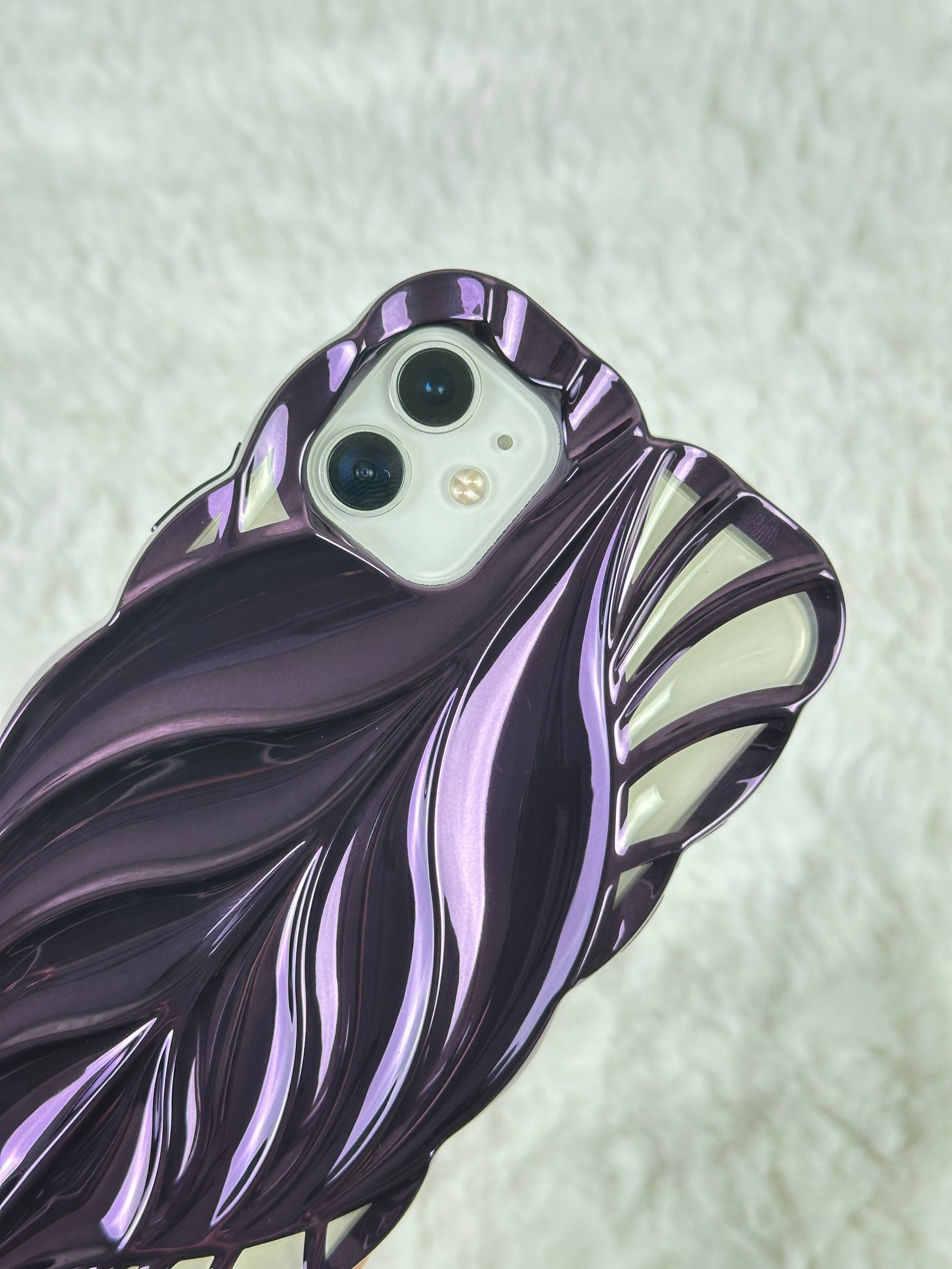 iPhone 11 ile Uyumlu Yaprak Desenli Kabartmalı Darbelere Karşı Dayanıklı Leaf Line Kılıf