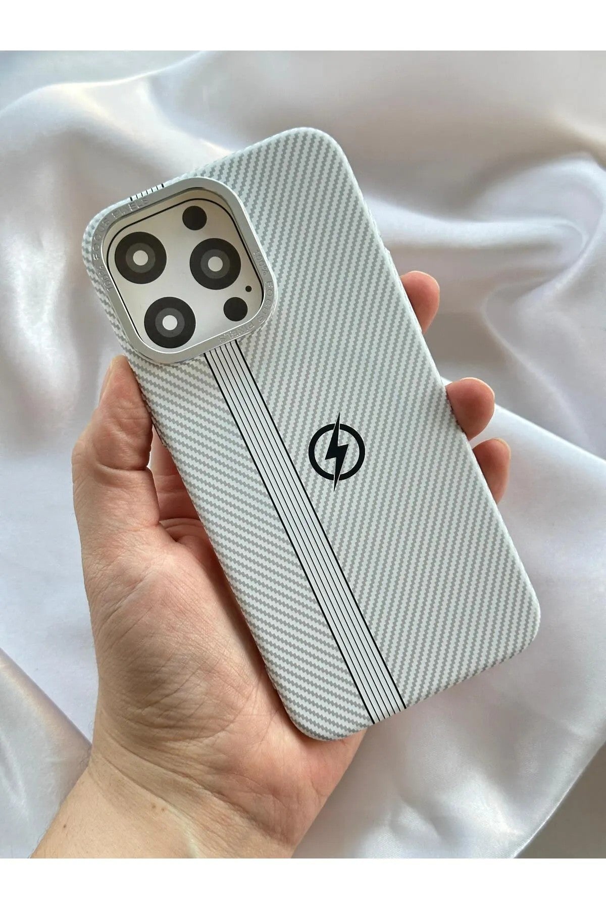 iPhone 15 Pro Max ile Uyumlu Karbon Desenli Yükseltilmiş Kamera Korumalı Modern Kılıf