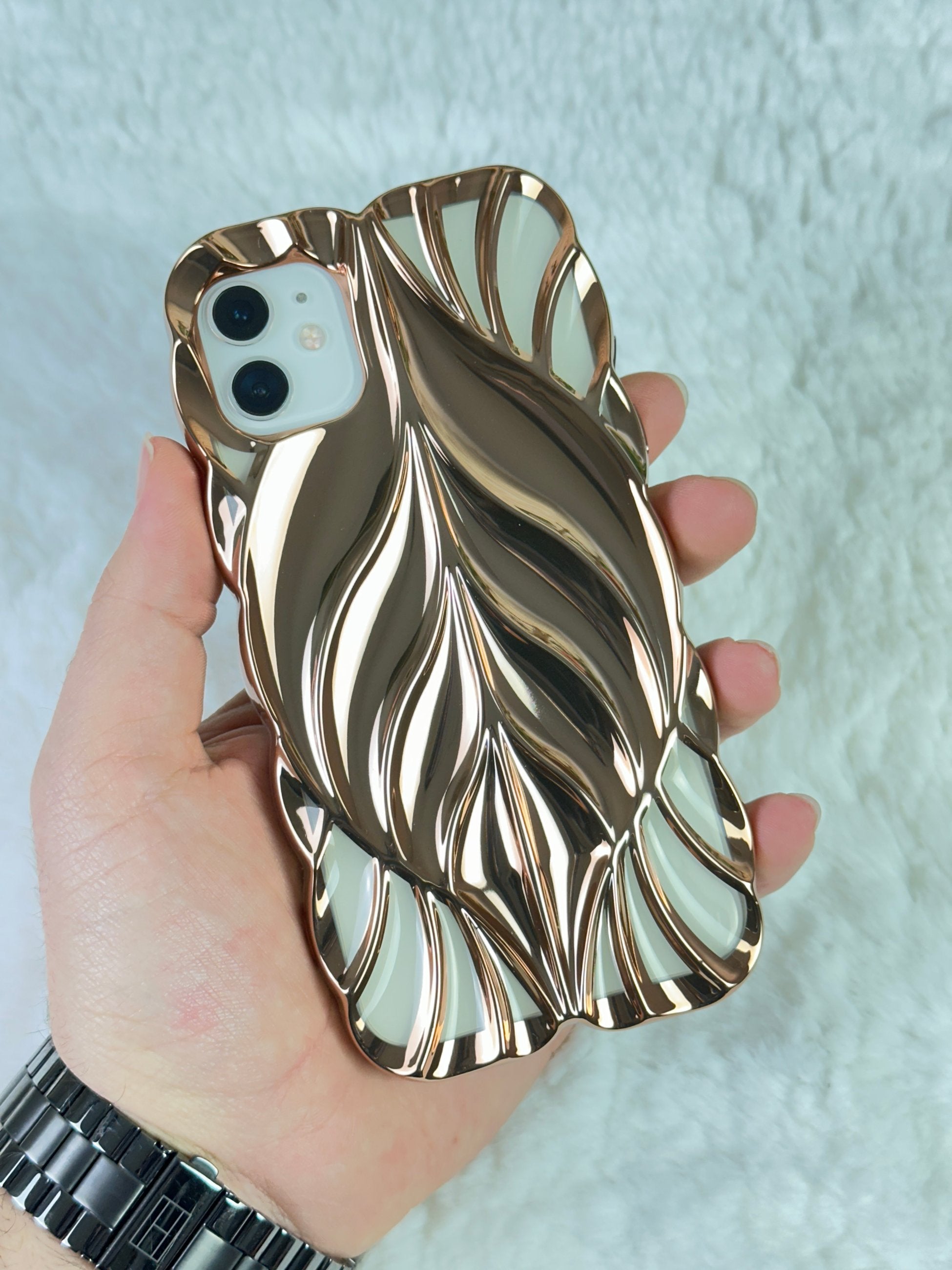 iPhone 11 ile Uyumlu Yaprak Desenli Kabartmalı Darbelere Karşı Dayanıklı Leaf Line Kılıf