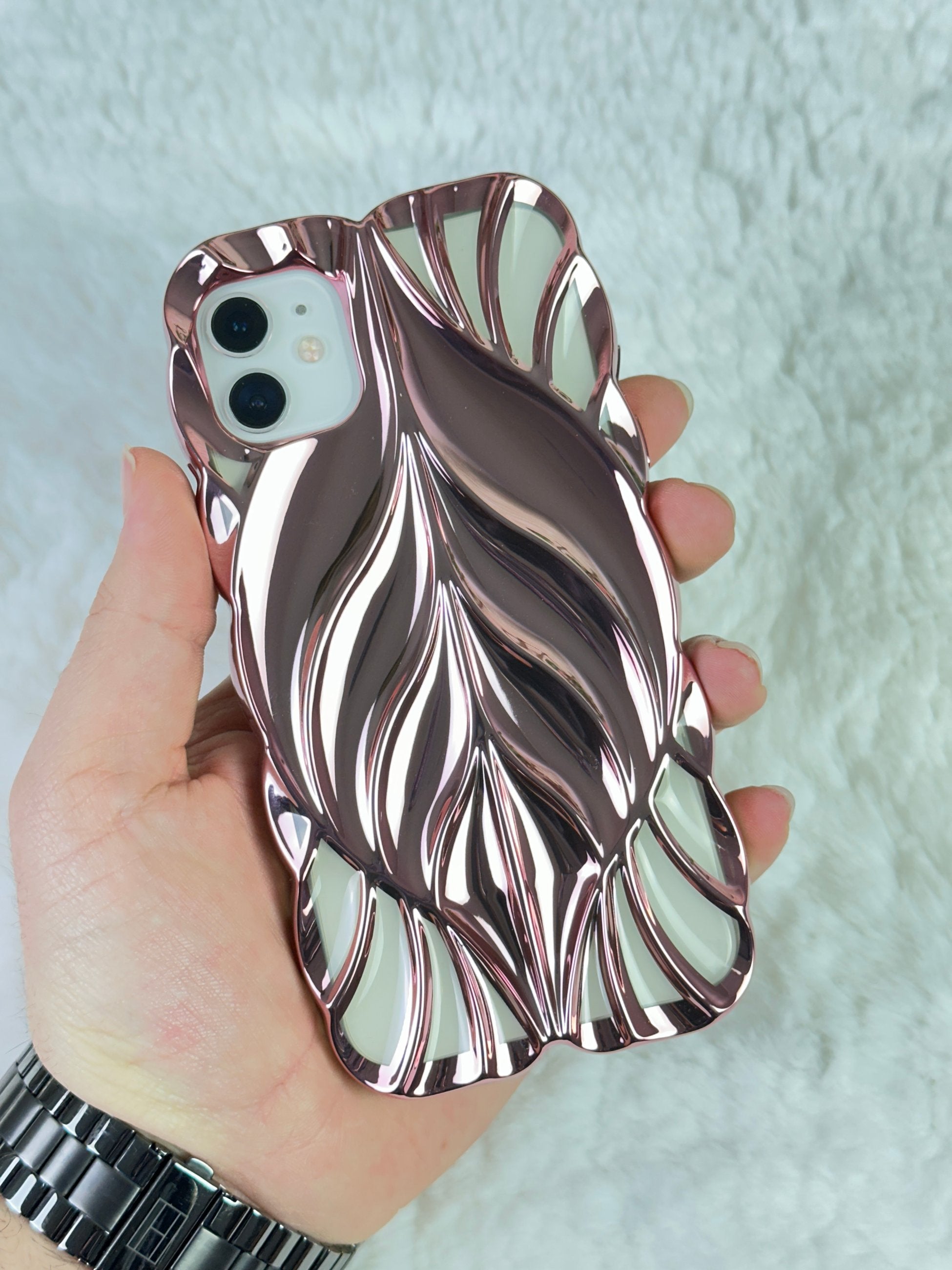 iPhone 11 ile Uyumlu Yaprak Desenli Kabartmalı Darbelere Karşı Dayanıklı Leaf Line Kılıf