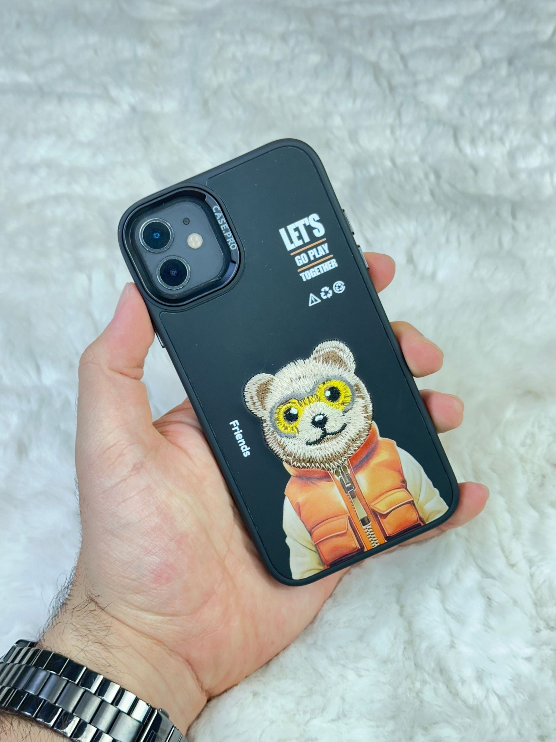 iPhone 12 Sert Kapaklı Tatlı Karakterli Dikişli Safari Kılıf