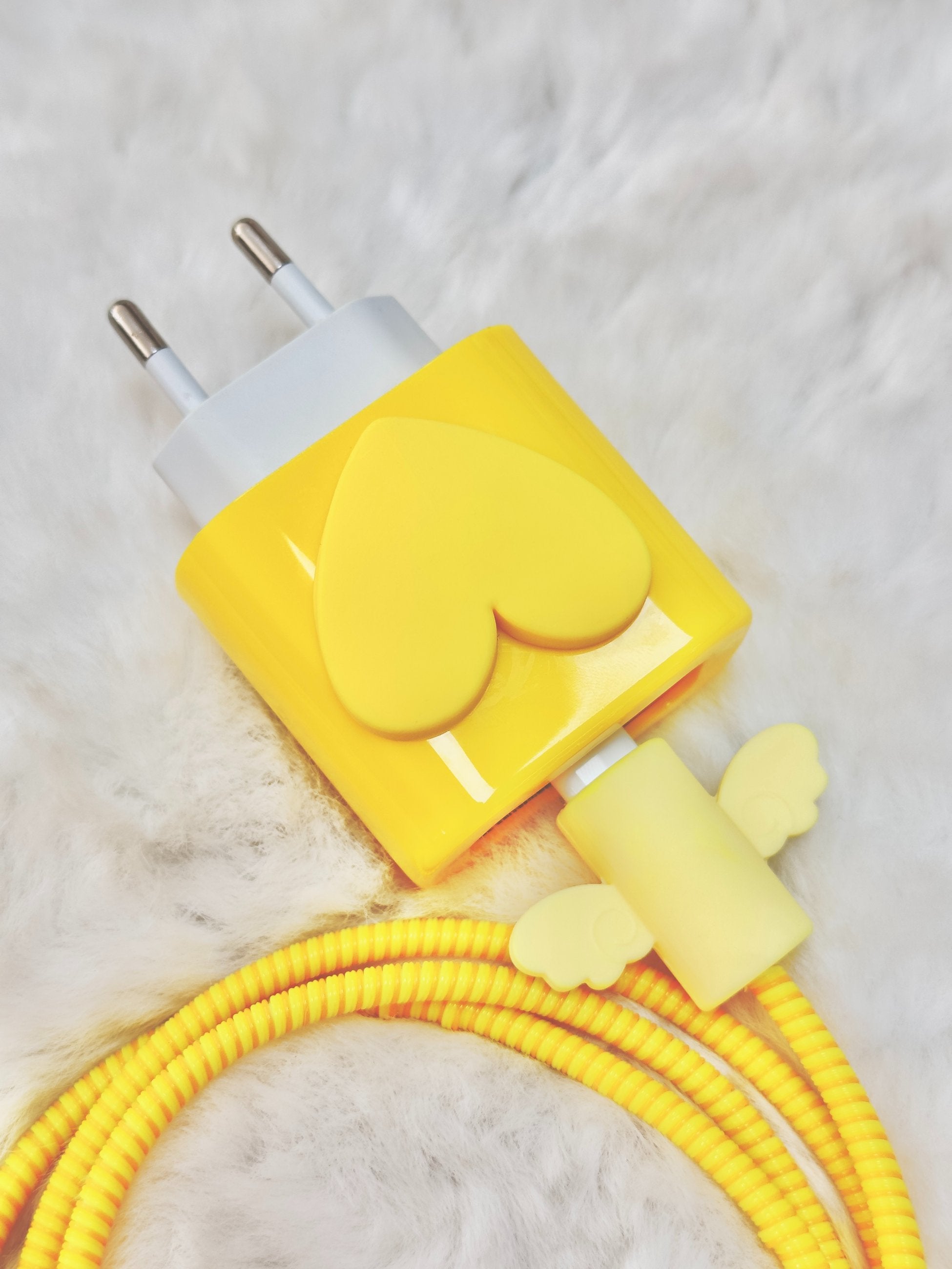 iPhone 18W/20W Uyumlu Şarj Kılıfı Sarı Kalp