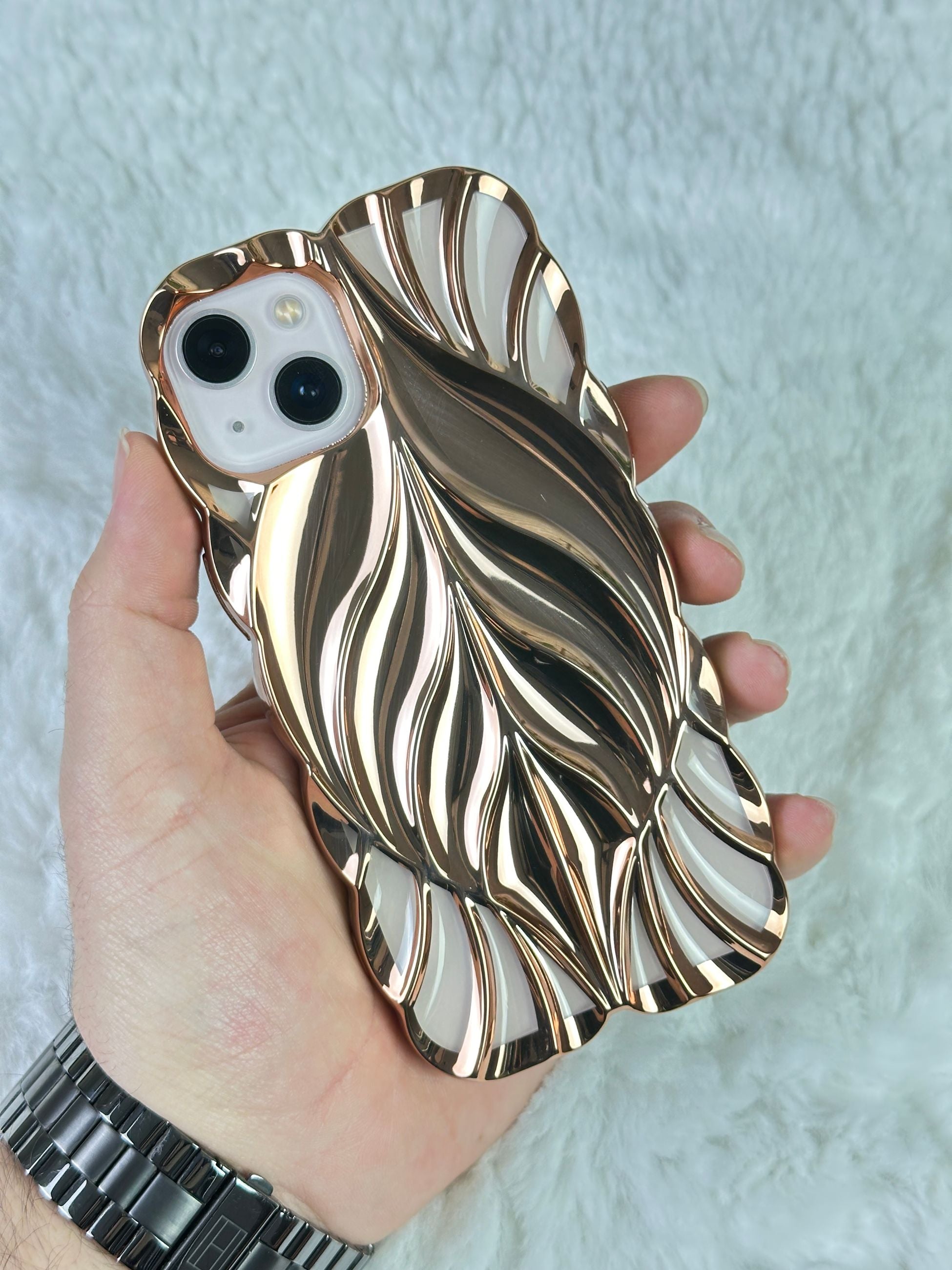 iPhone 13 ile Uyumlu Yaprak Desenli Kabartmalı Darbelere Karşı Dayanıklı Leaf Line Kılıf