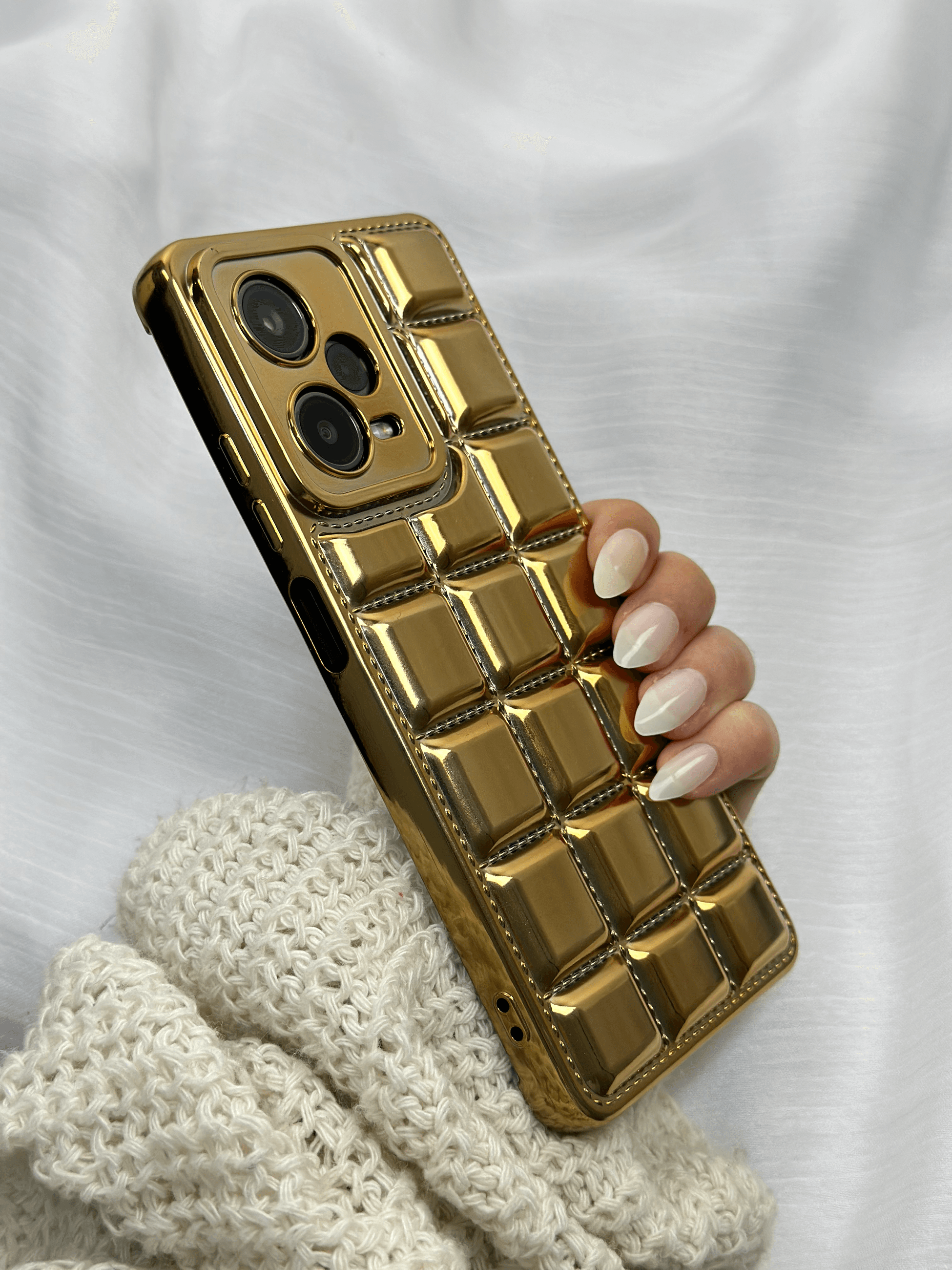 Redmi Note 12 Pro 5G Kabartmalı Dikiş Detaylı Baklava Desenli Parlak Vivid Kılıf