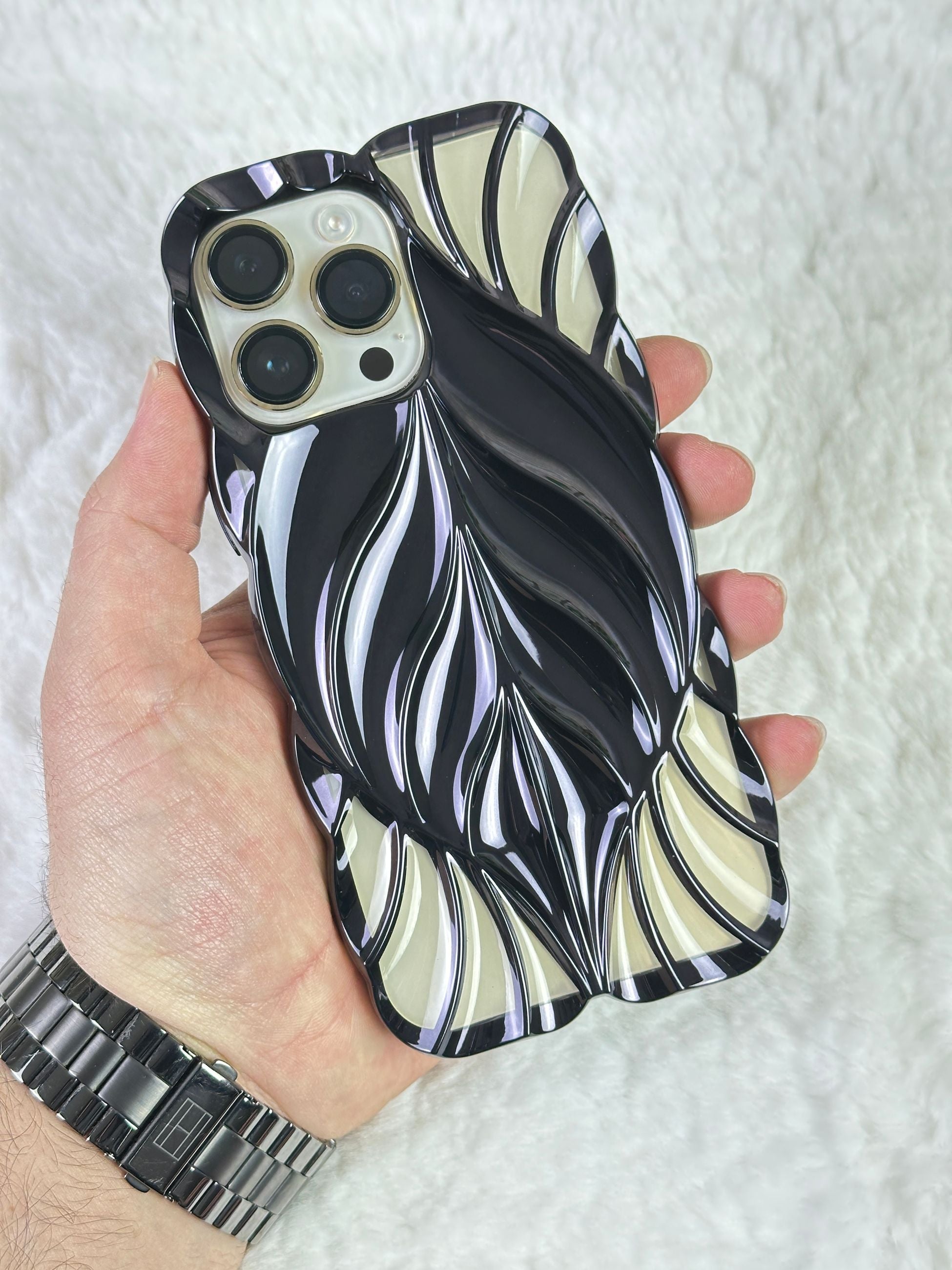 iPhone 15 Pro Max ile Uyumlu Yaprak Desenli Kabartmalı Darbelere Karşı Dayanıklı Leaf Line Kılıf