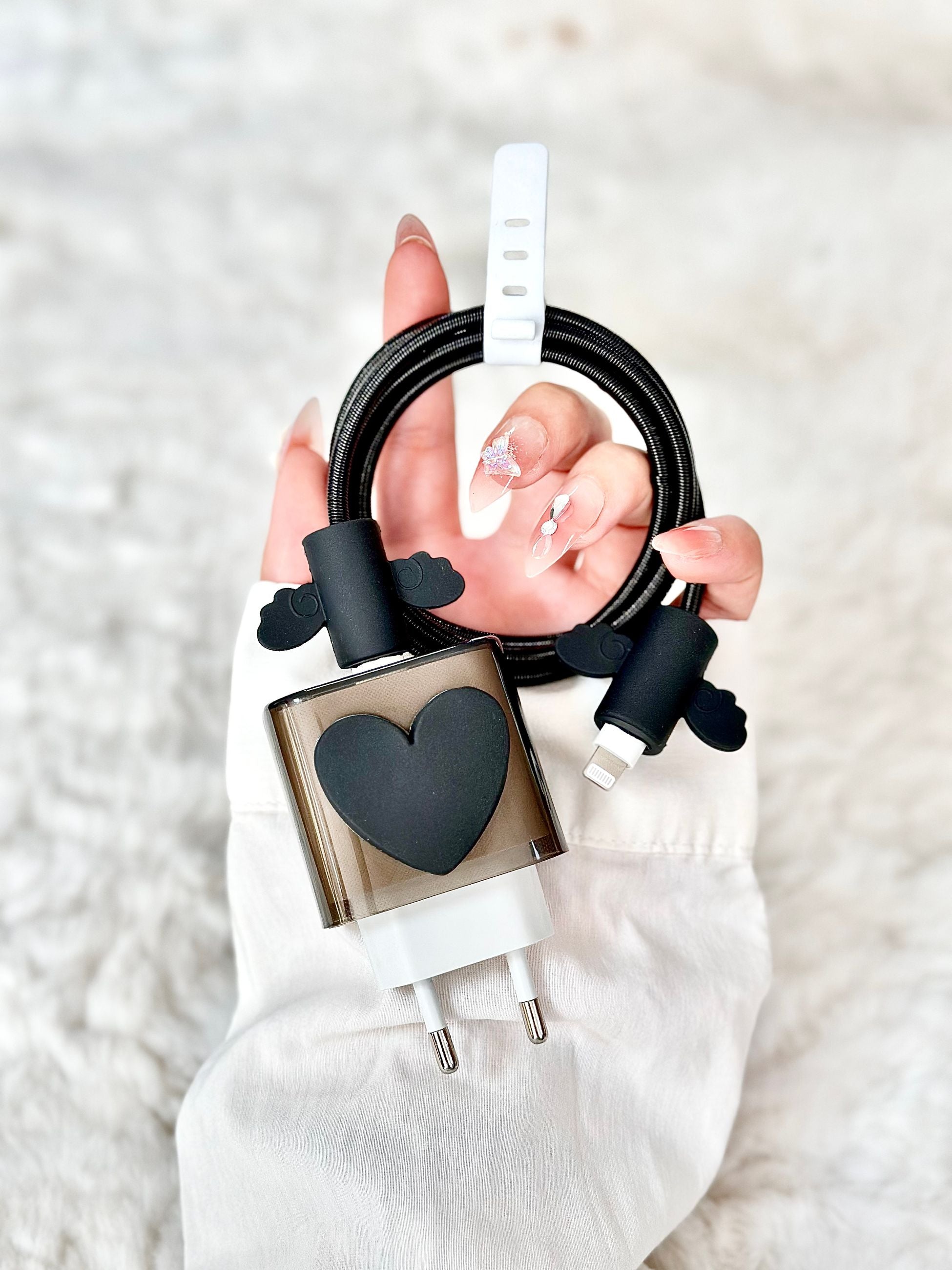 iPhone 18W/20W Uyumlu Şarj Kılıfı Siyah Kalp