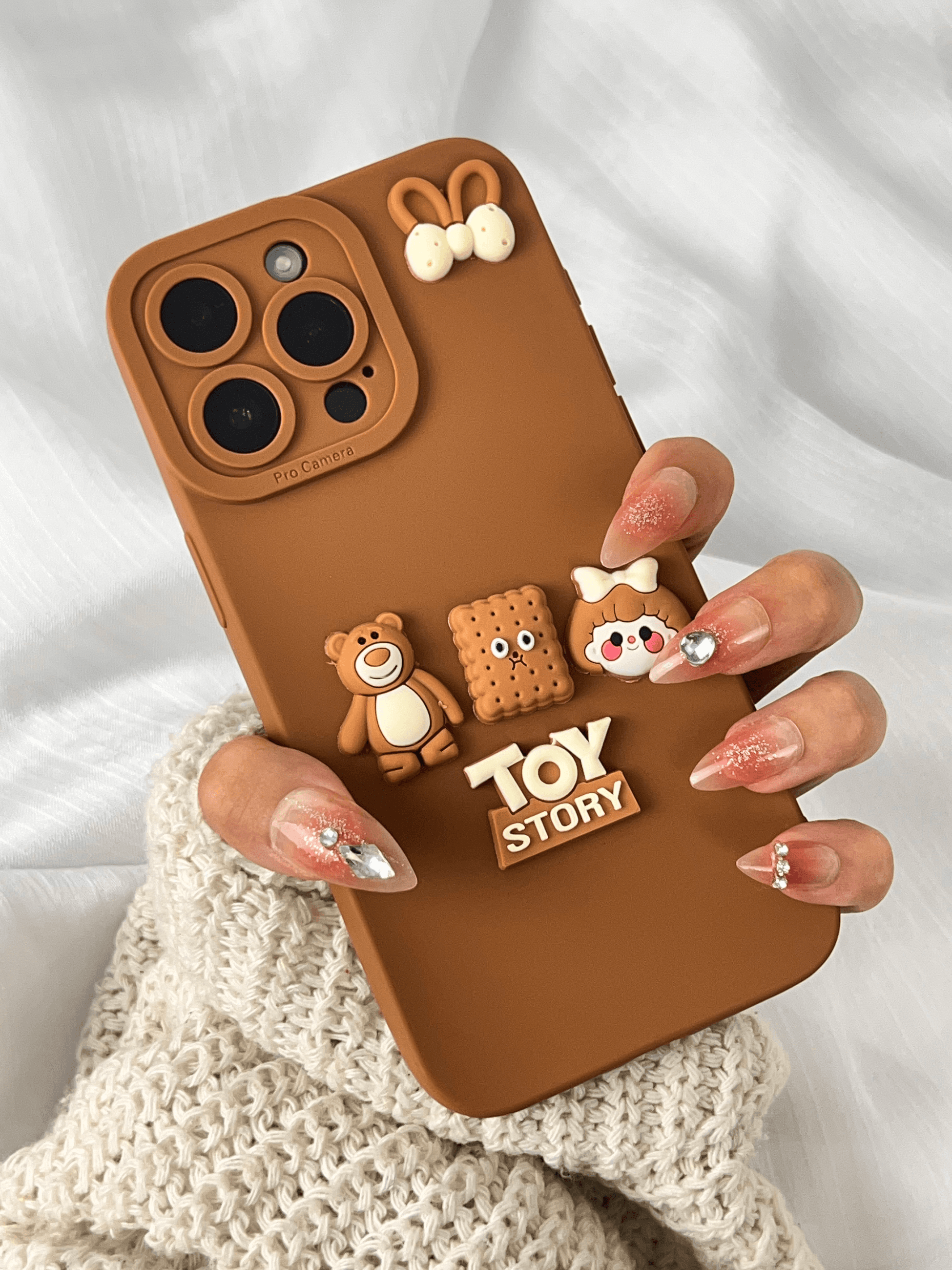 Apple iPhone 15 Pro Ayıcık Desenli Sevimli Silikon Lansman Toy-Bear Kılıf