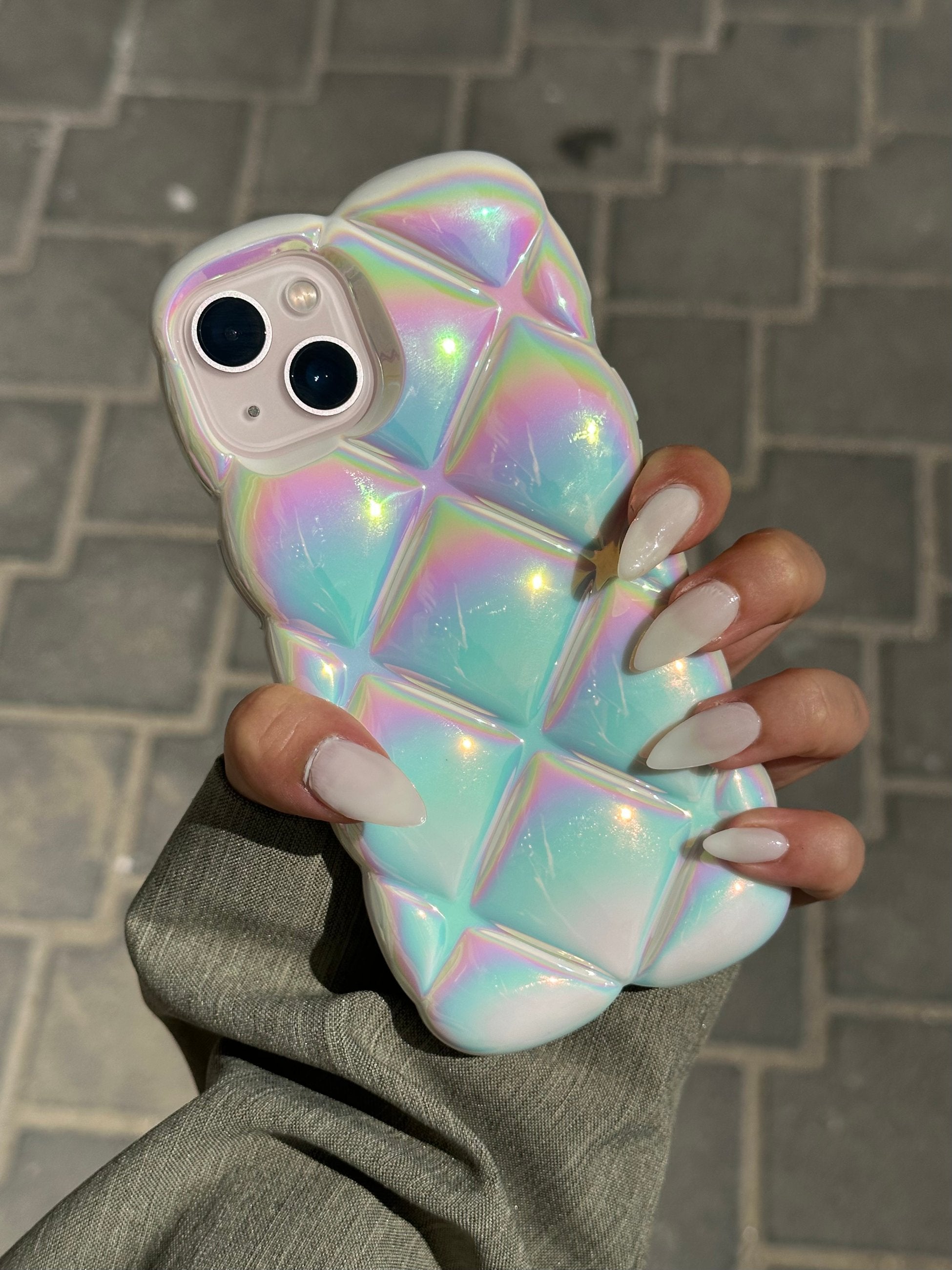 iPhone 15 Kabartma Desenli 3D Darbe Emici Ultra Sağlam Pufy Kılıf