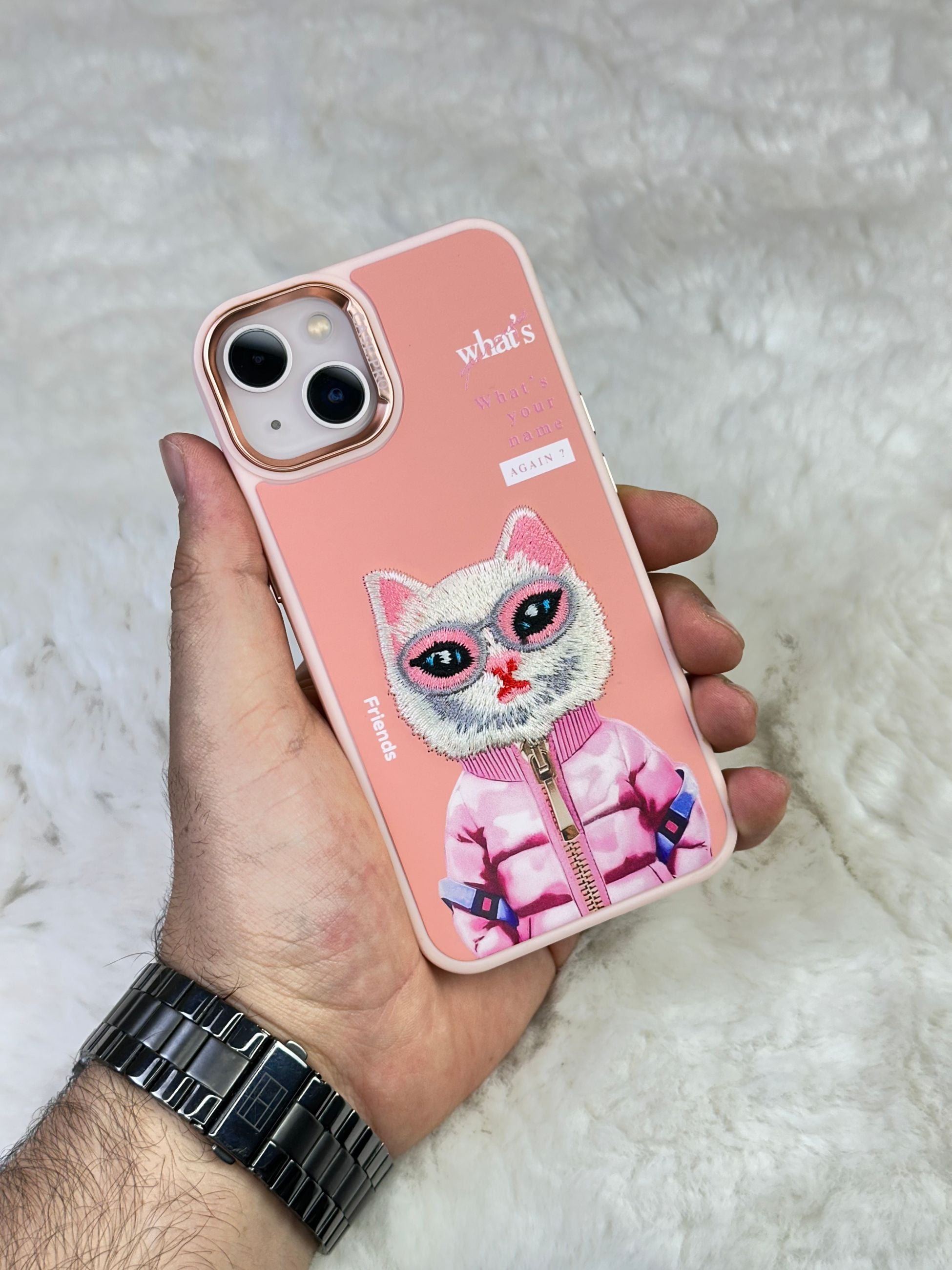 iPhone 13 Sert Kapaklı Tatlı Karakterli Dikişli Safari Kılıf