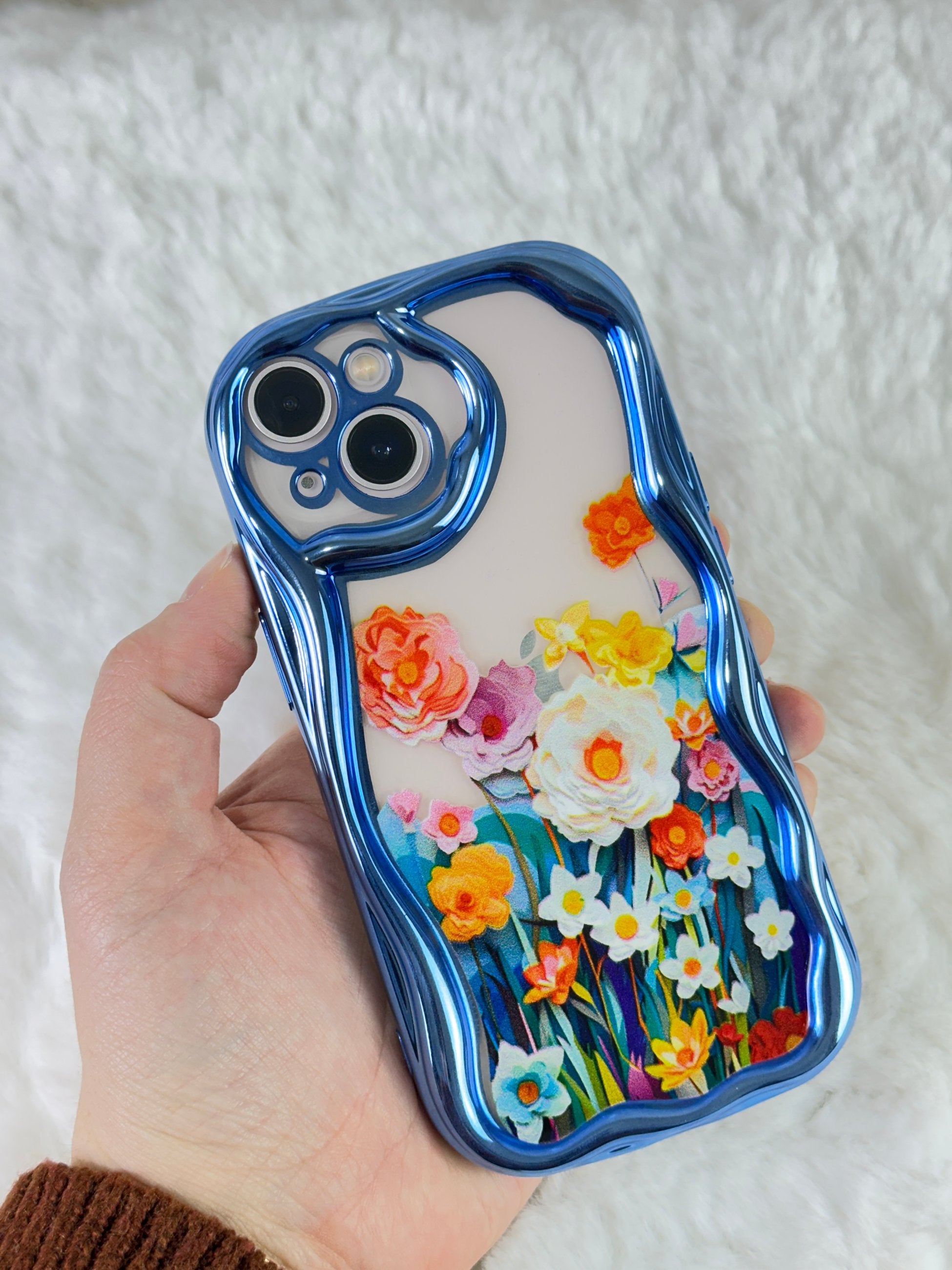 iPhone 13 Dalgalı Kenarlı Renkli Çiçek Desenli Kamera Korumalı Bloss Kılıf