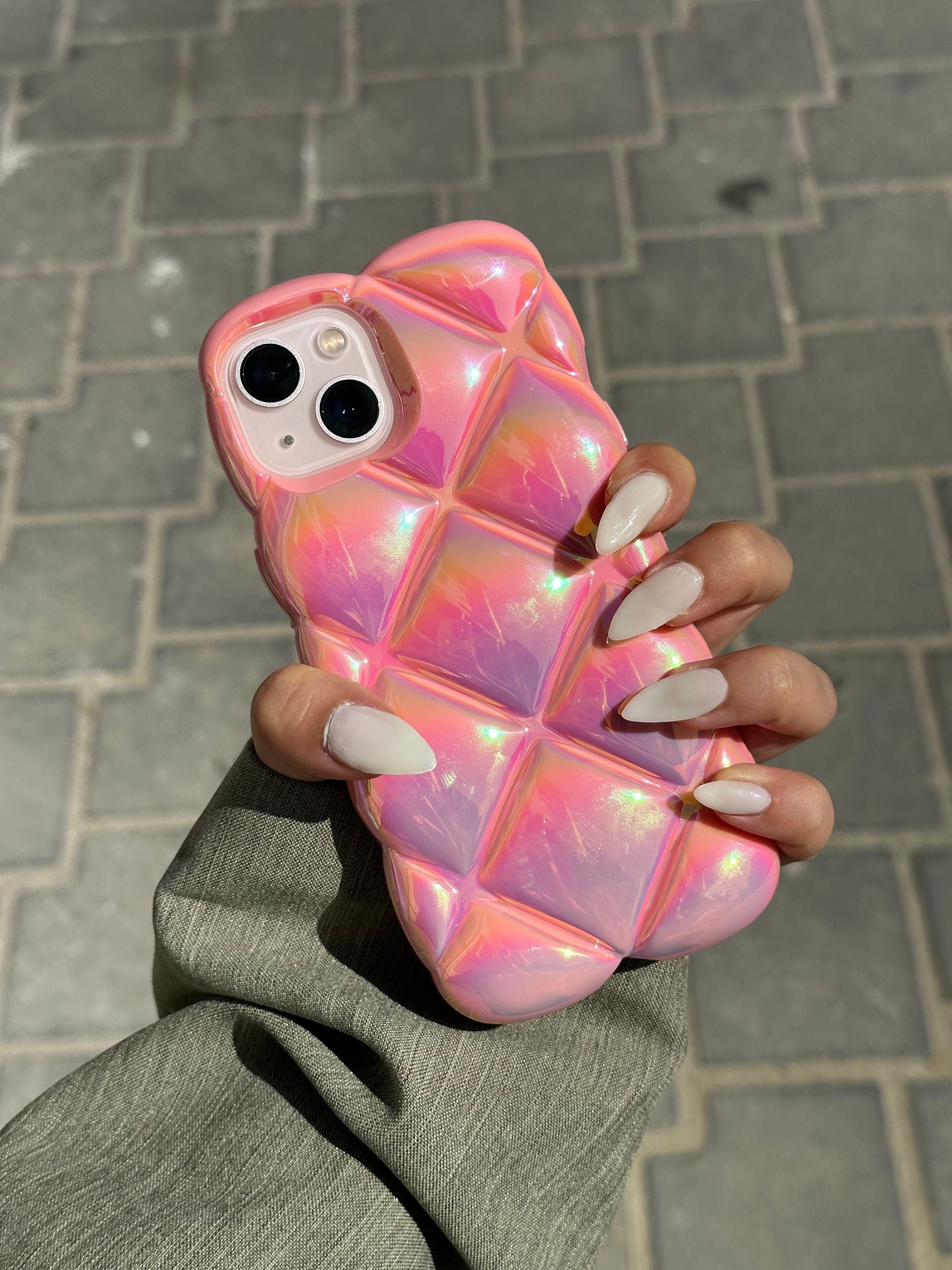 iPhone 15 Kabartma Desenli 3D Darbe Emici Ultra Sağlam Pufy Kılıf