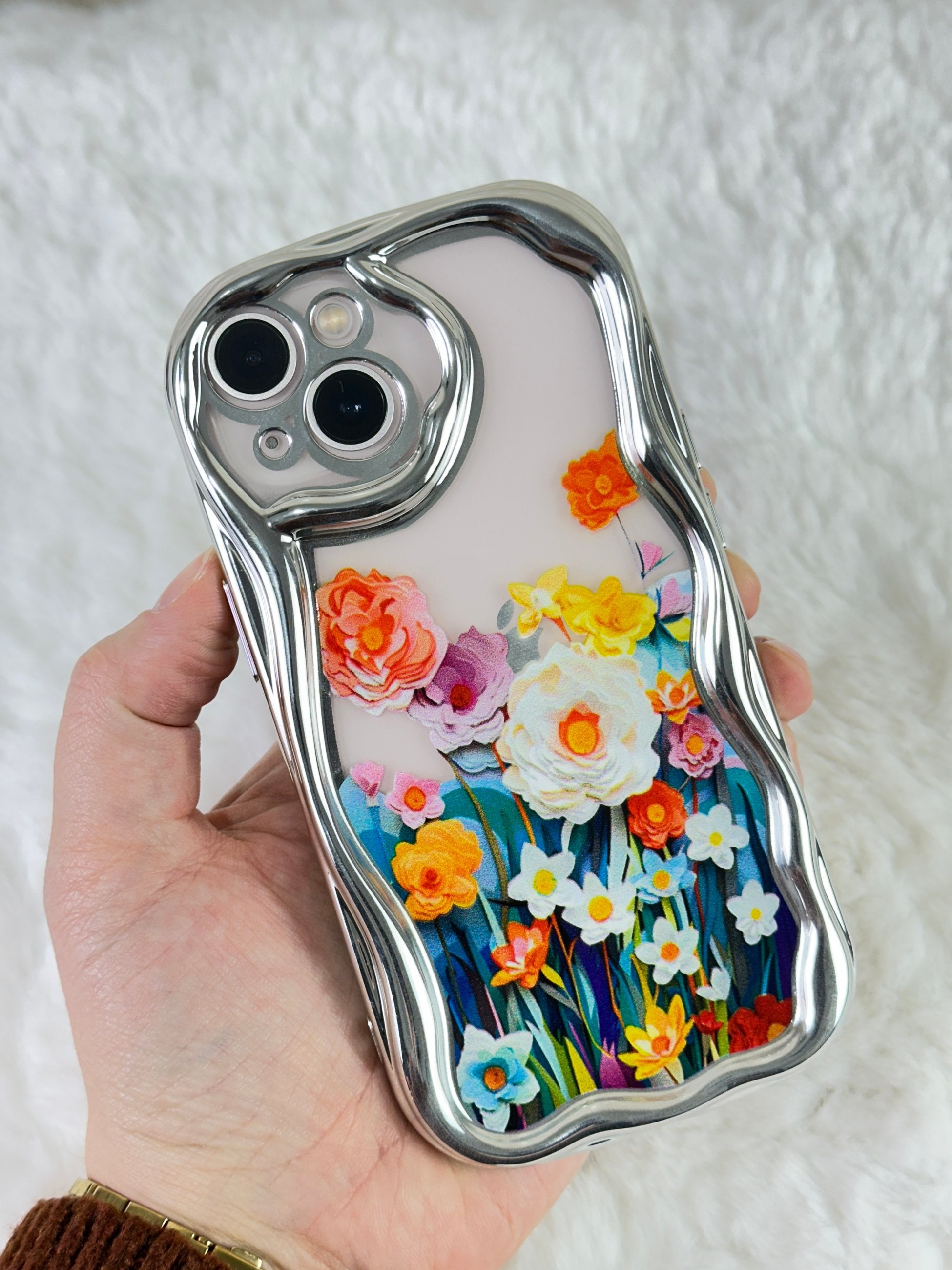 iPhone 13 Dalgalı Kenarlı Renkli Çiçek Desenli Kamera Korumalı Bloss Kılıf
