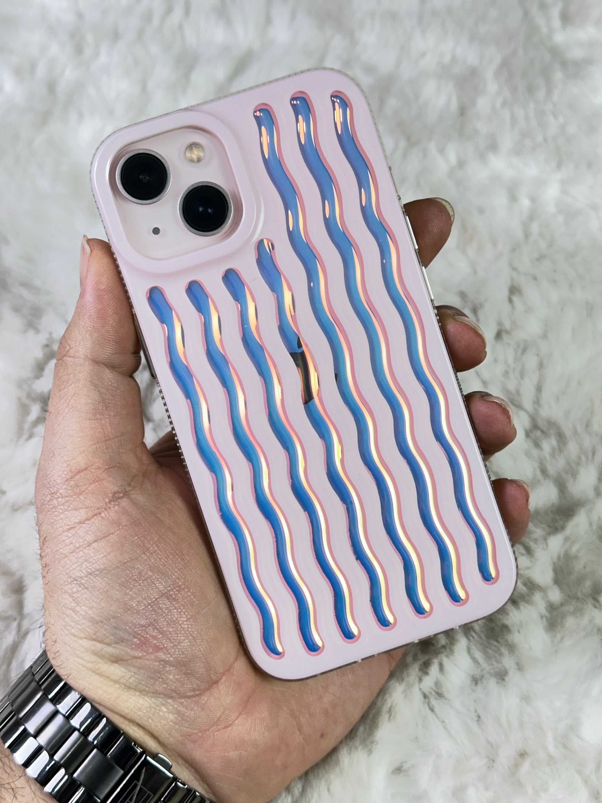 iPhone 14 ile Uyumlu Renkli Dalgalı Darbelere Karşı Dayanıklı Kamera Çıkıntılı İsmira Kılıf